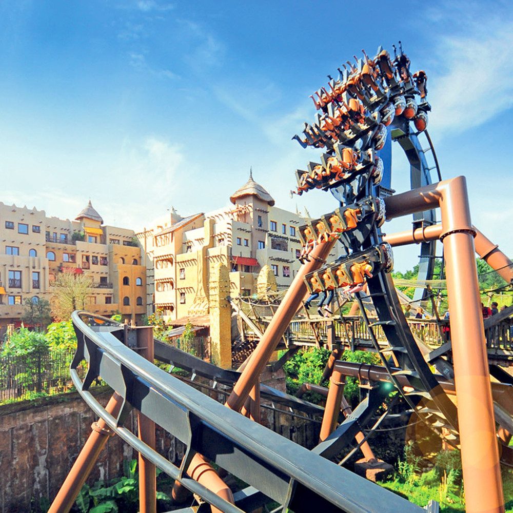 Jochen Schweizer Erlebnisgutschein Kurzurlaub im Phantasialand für 4 (2 Nächte), Phantasialand-Abenteuer: Spaß, Action & Genuss pur!