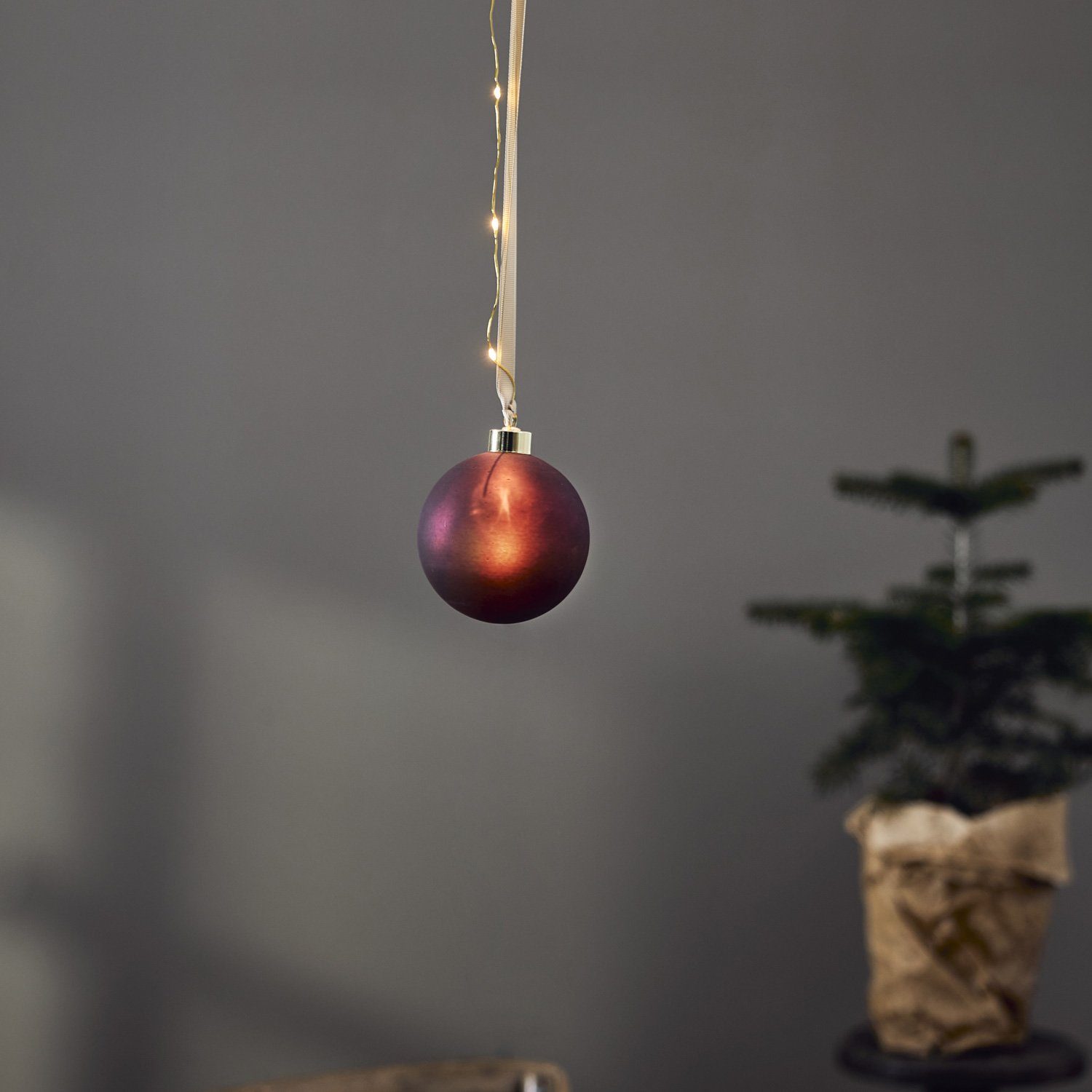 MARELIDA Weihnachtsbaumkugel LED Weihnachtskugel beleuchtete Christbaumkugel Glas Timer rot 10cm (1 St)