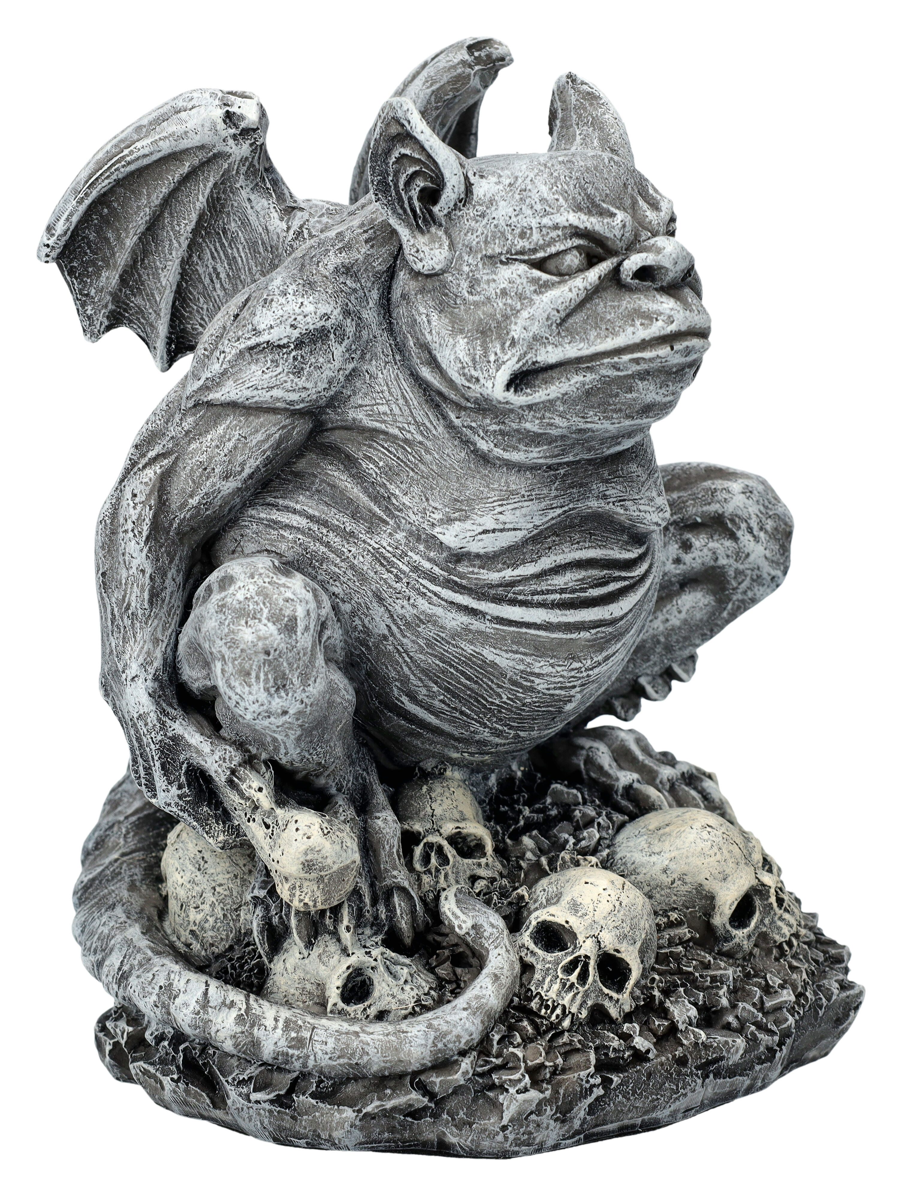 Figuren Shop GmbH Fantasy-Figur Gargoyle Figur - Der Schlächter mit Schädeln - Gothic Dekofigur