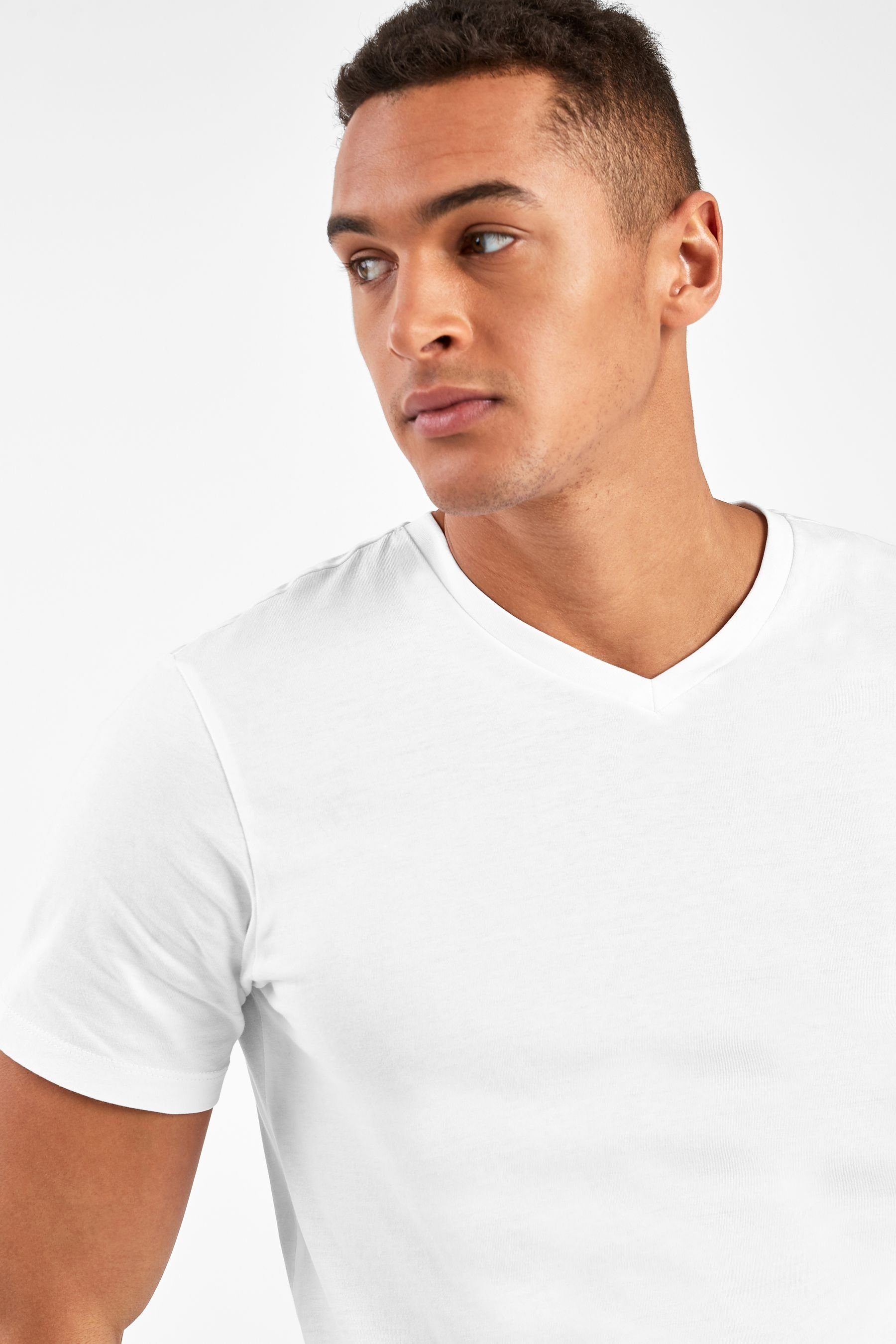 Next T-Shirt Slim Fit T-Shirt mit V-Ausschnitt (1-tlg) – Bild 4 von 4