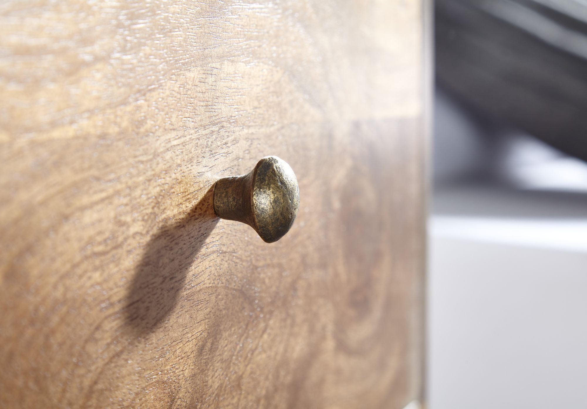 FineBuy Nachttisch aus Mango Massivholz mit goldfarbenem Metallgestell und Schublade – Nachtkonsole im Natur Design ideal für Boxspringbett, Nachtkommode mit St – Bild 5 von 5