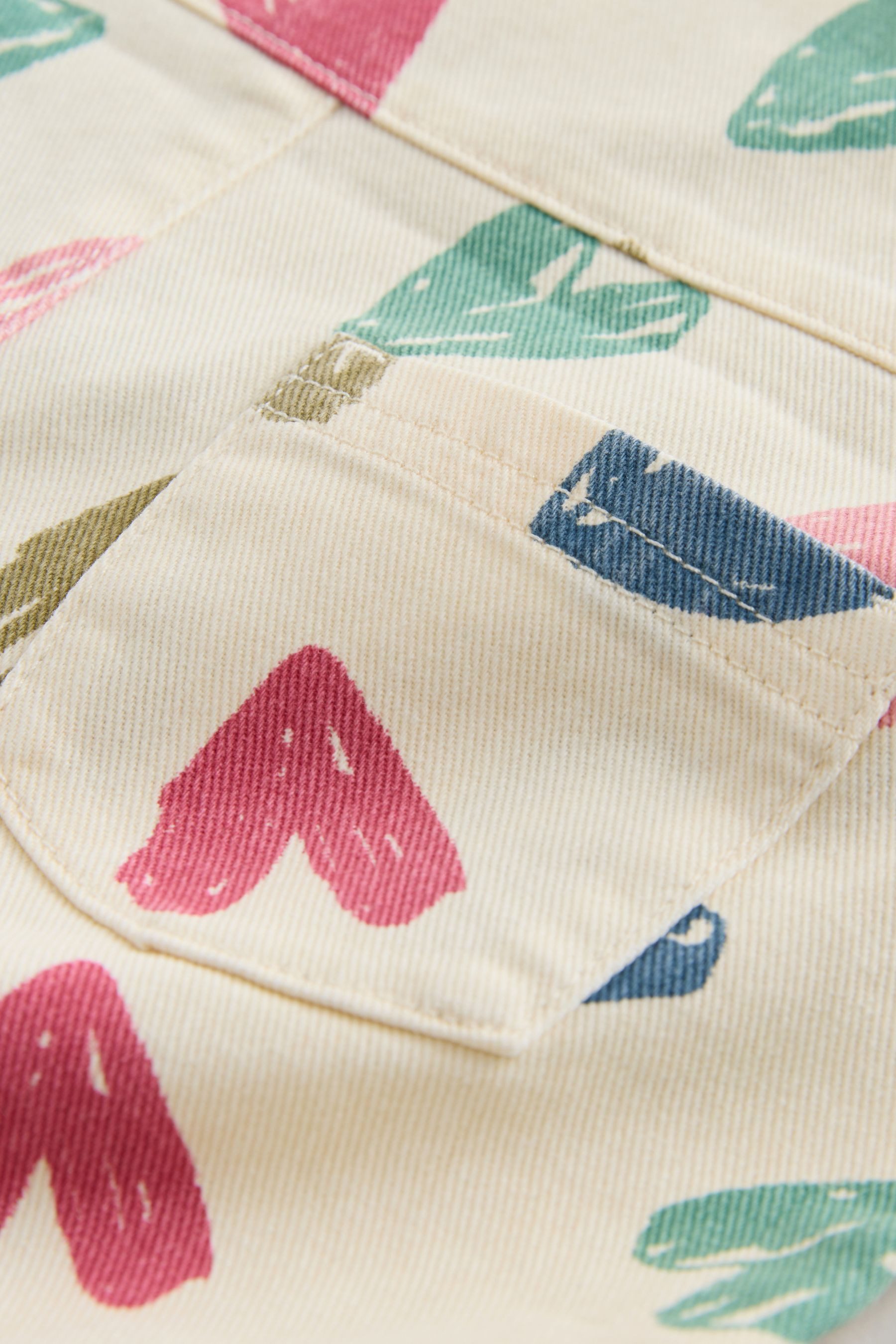 Next Shirt & Hose Latzhose mit Herz-Print und T-Shirt im Set (2-tlg)