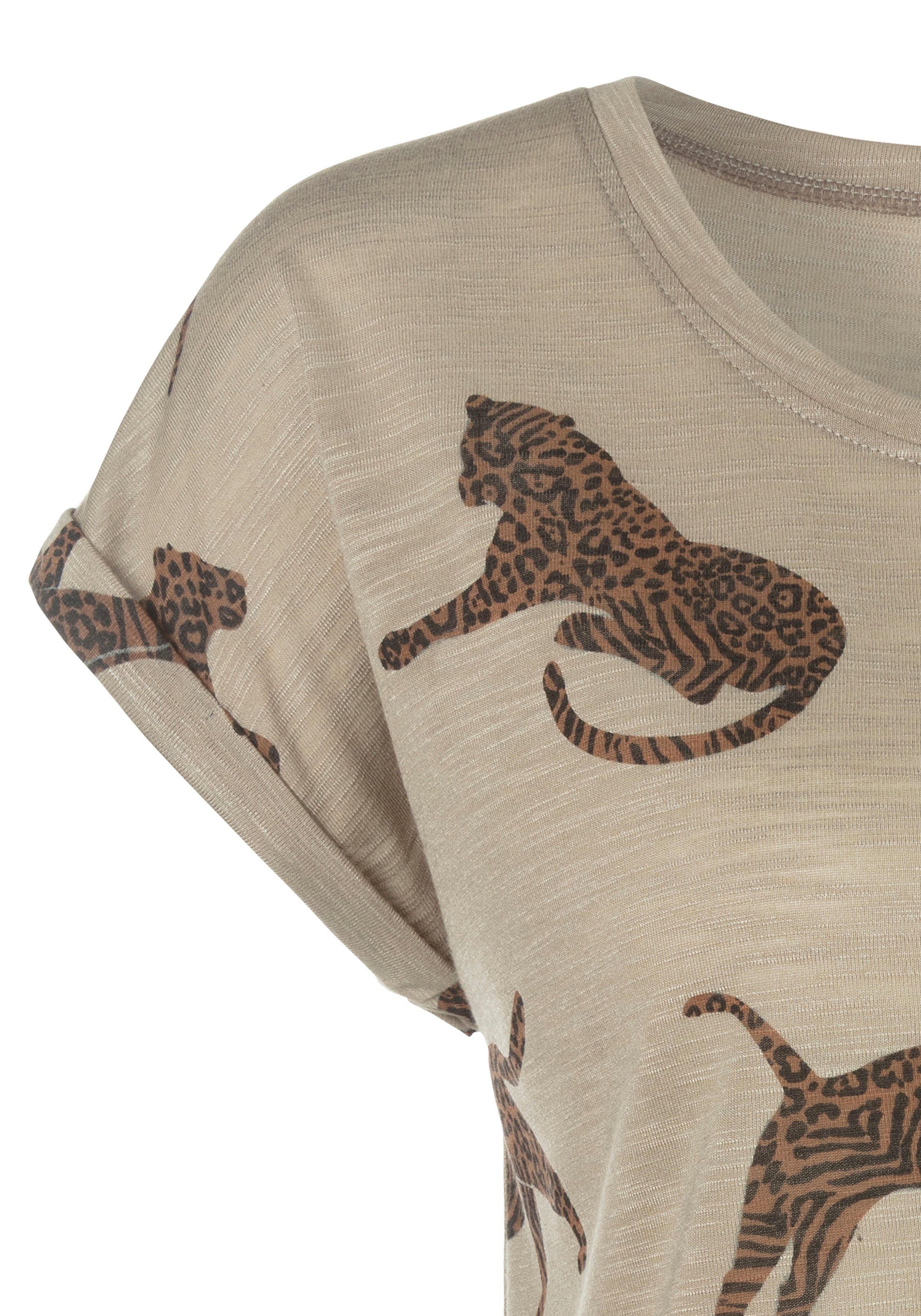 LASCANA Kurzarmshirt Leoparden-Motiv mit