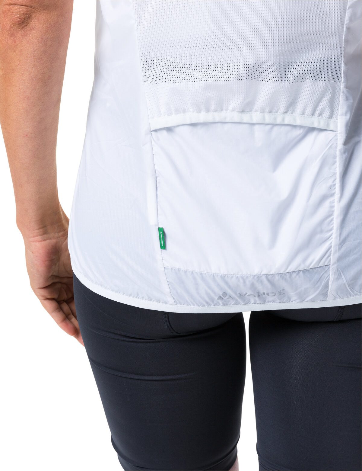 VAUDE Funktionsweste WOMEN'S MATERA AIR VEST leichtes und atmungsaktives Material, winddicht und wasserabweisend