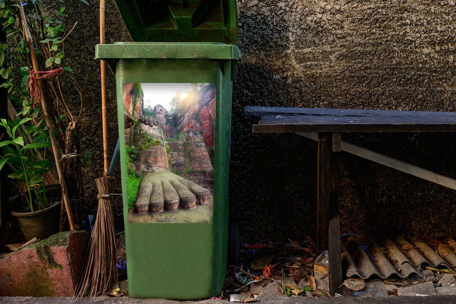 Sticker, MuchoWow Container, Mülltonne, Fuß von St), Mülleimer-aufkleber, China asiatischen Abfalbehälter in Leshan Wandsticker des großen Buddhas (1