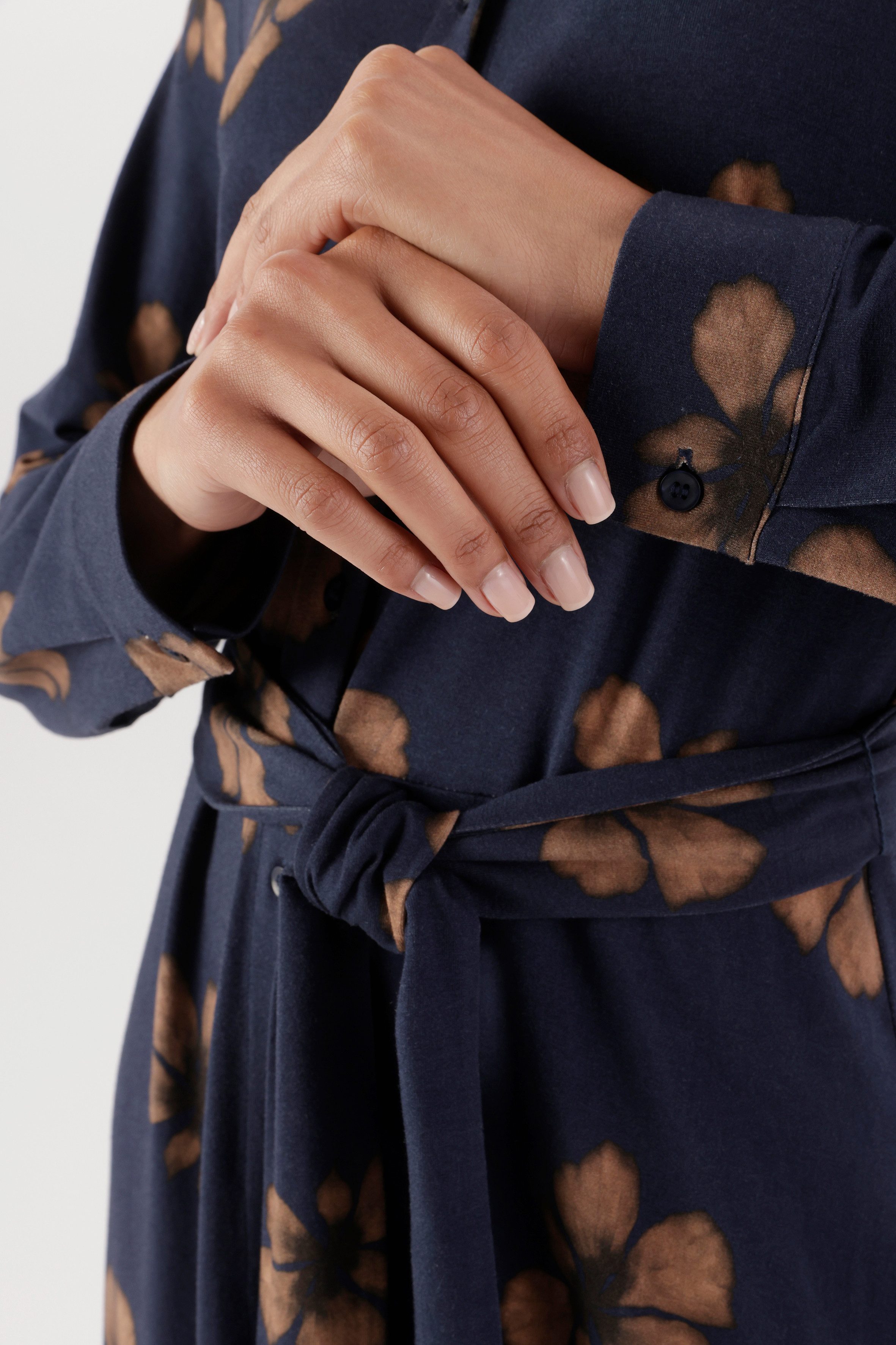Aniston SELECTED Midikleid mit Blumenblüten-Print und abnehmbaren Bindeband - NEUE KOLLEKTION – Bild 4 von 5