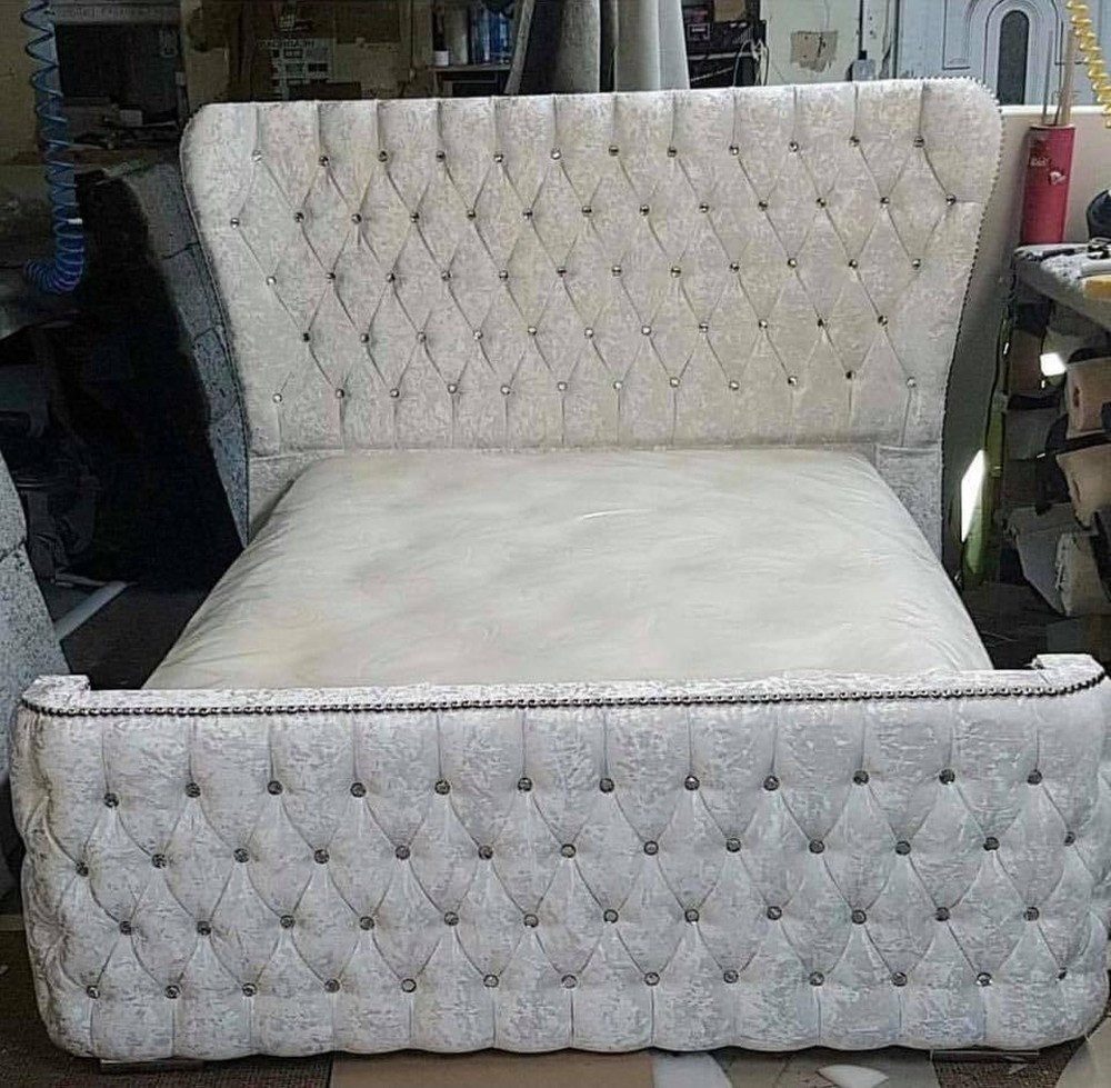 Polsterbett Samt-Bett im Chesterfield-Stil mit elegantem Kopfteil