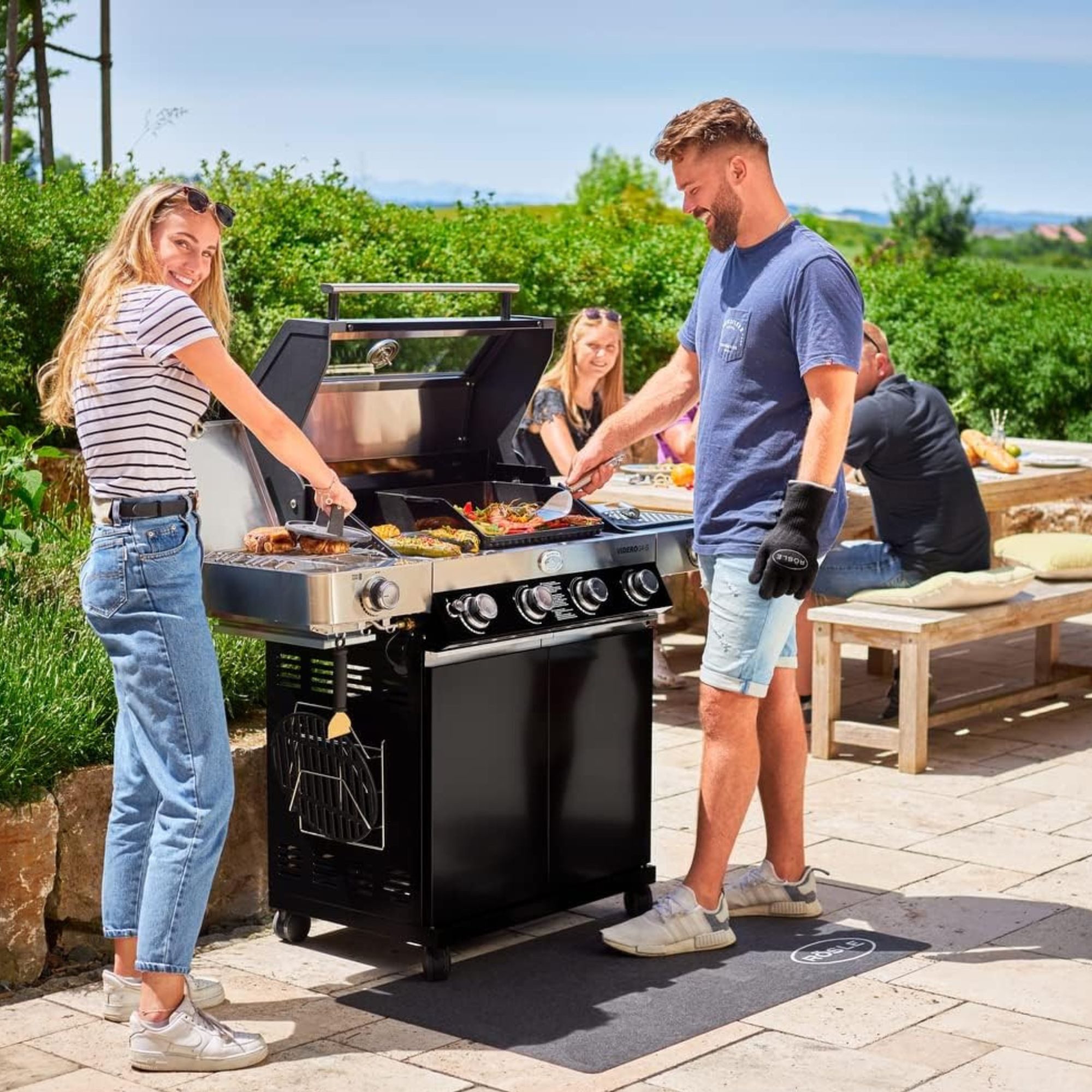 RÖSLE Gasgrill RÖSLE BBQ Gasgrill Videro G4-S Vario+ Schwarz mit Schutzhaube XL
