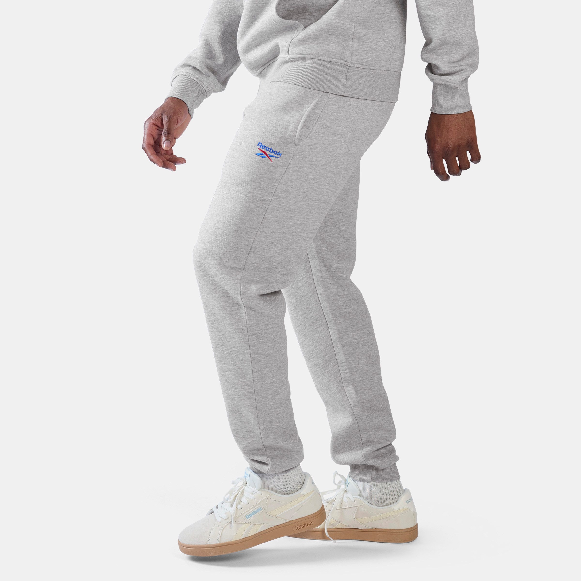Reebok Jogginghose ID 2-COLOUR LOGO FLEECE CUFFED JOG PANT mit Fleece, auch in großen Größen