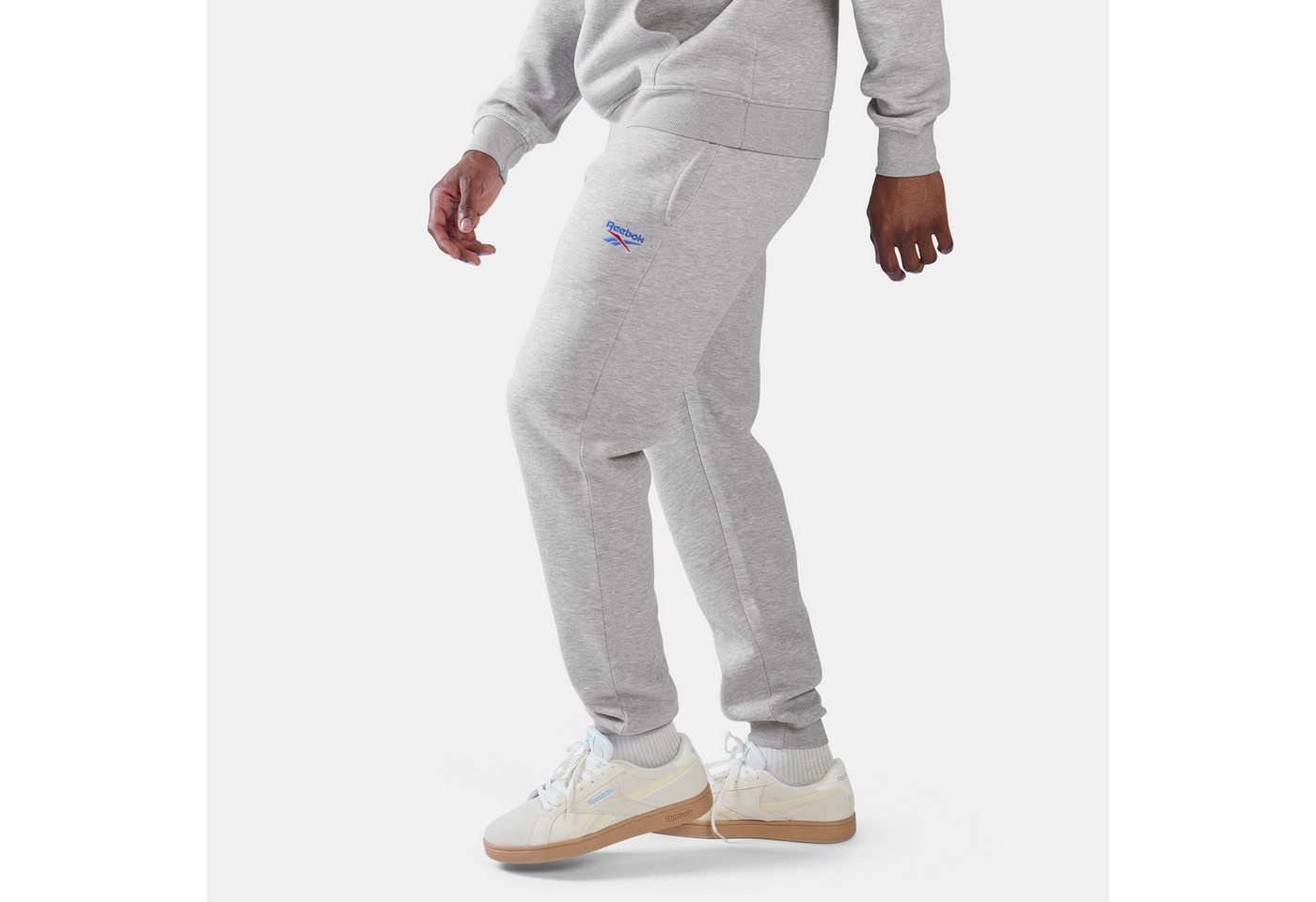 Reebok Jogginghose ID 2-COLOUR LOGO FLEECE CUFFED JOG PANT mit Fleece, auch in großen Größen, Ansicht 1
