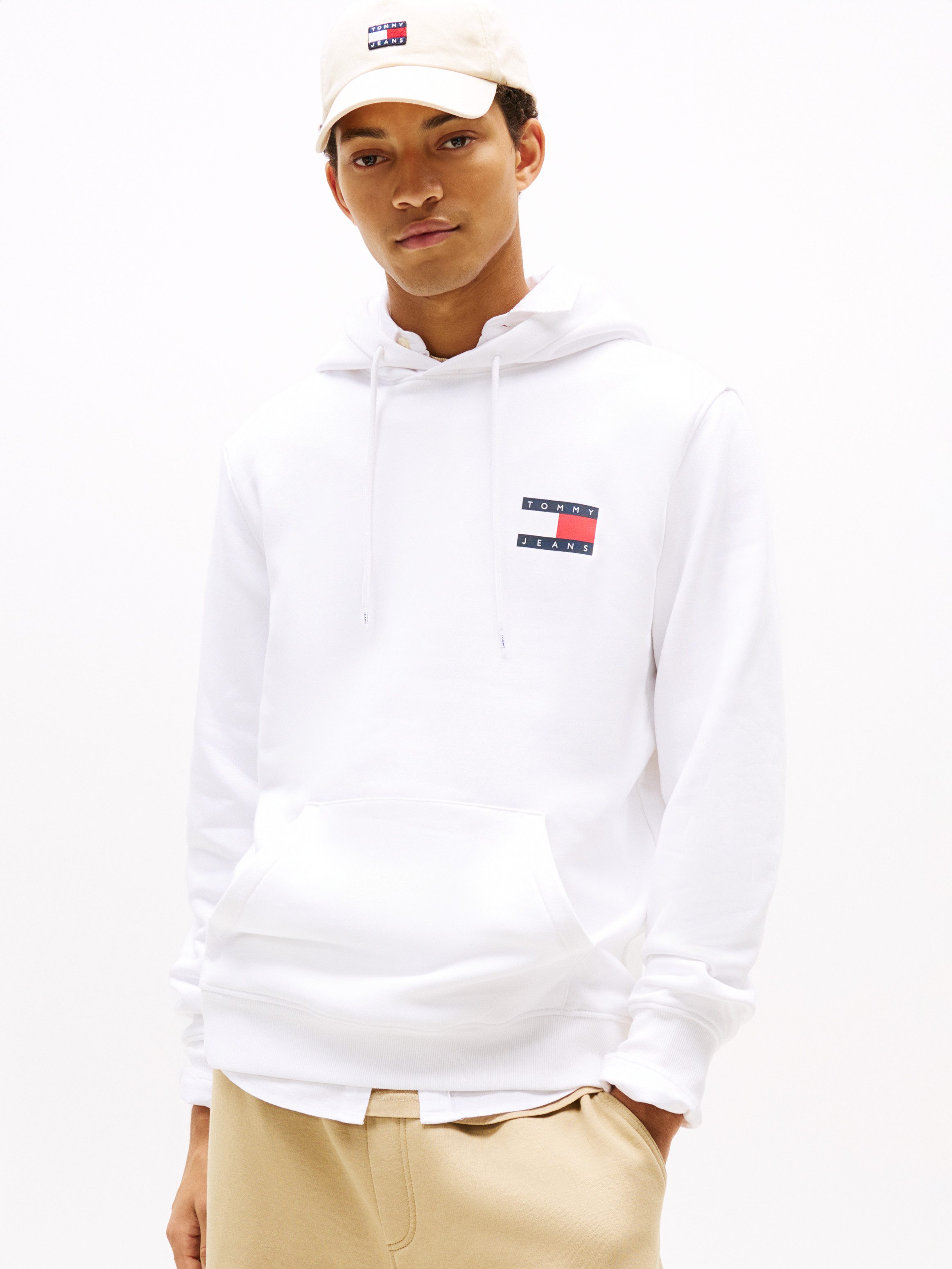 Tommy Jeans Sweatshirt TJM REG ESSENTIAL FLAG HOOD EXT mit bedruckten Marke günstig online kaufen