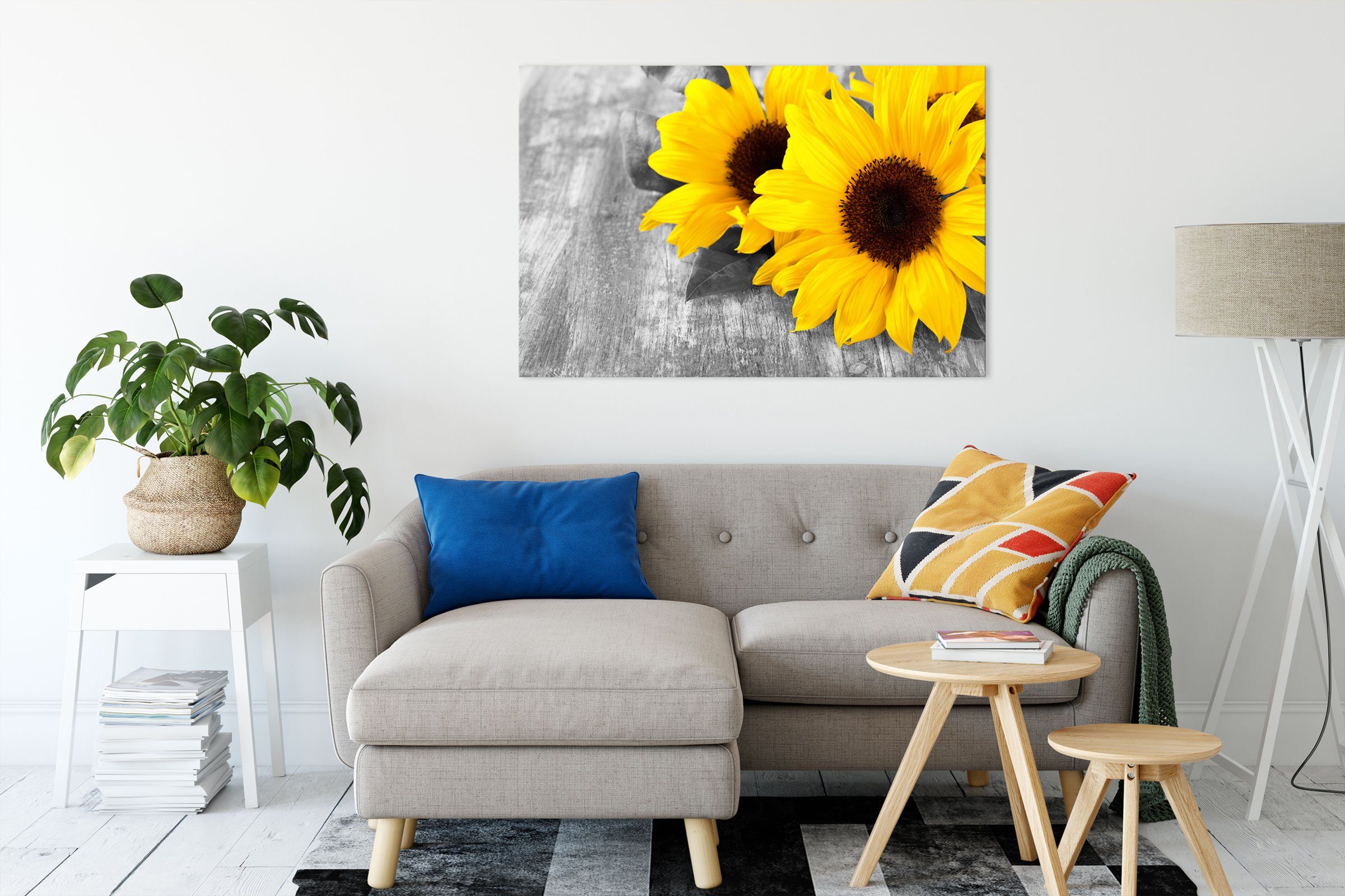 Sonnenblumen Leinwandbild Leinwandbild Pixxprint Holztisch fertig schöne (1 Sonnenblumen schöne inkl. auf St), Holztisch, auf Zackenaufhänger bespannt,