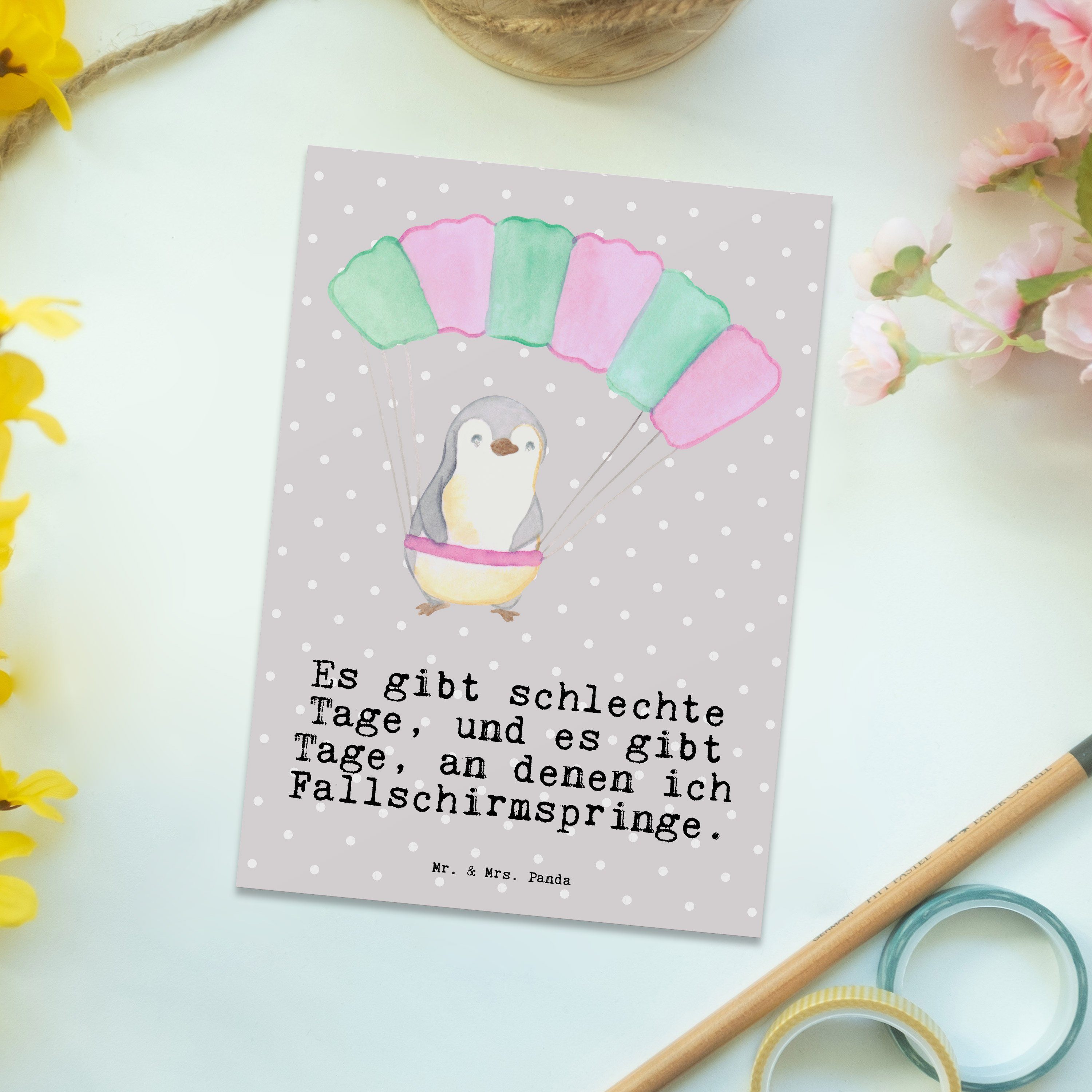 Mr. & Mrs. Panda Pastell Fallschirm Geschenk, Tage springen Geschenkk Pinguin - - Postkarte Grau