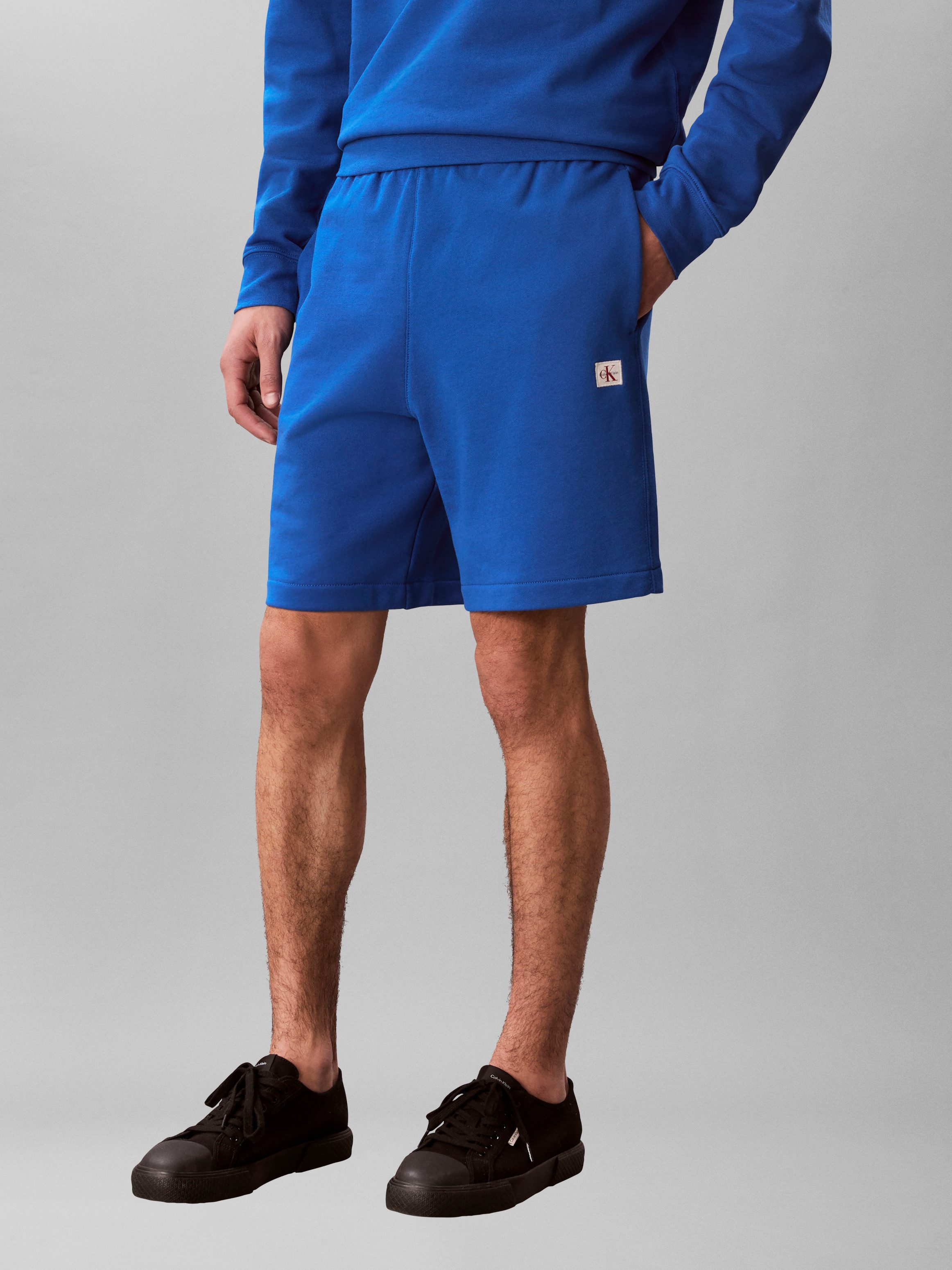 Calvin Klein Jeans Sweatshorts Regular Fit, Logo-Badge, Seitentaschen