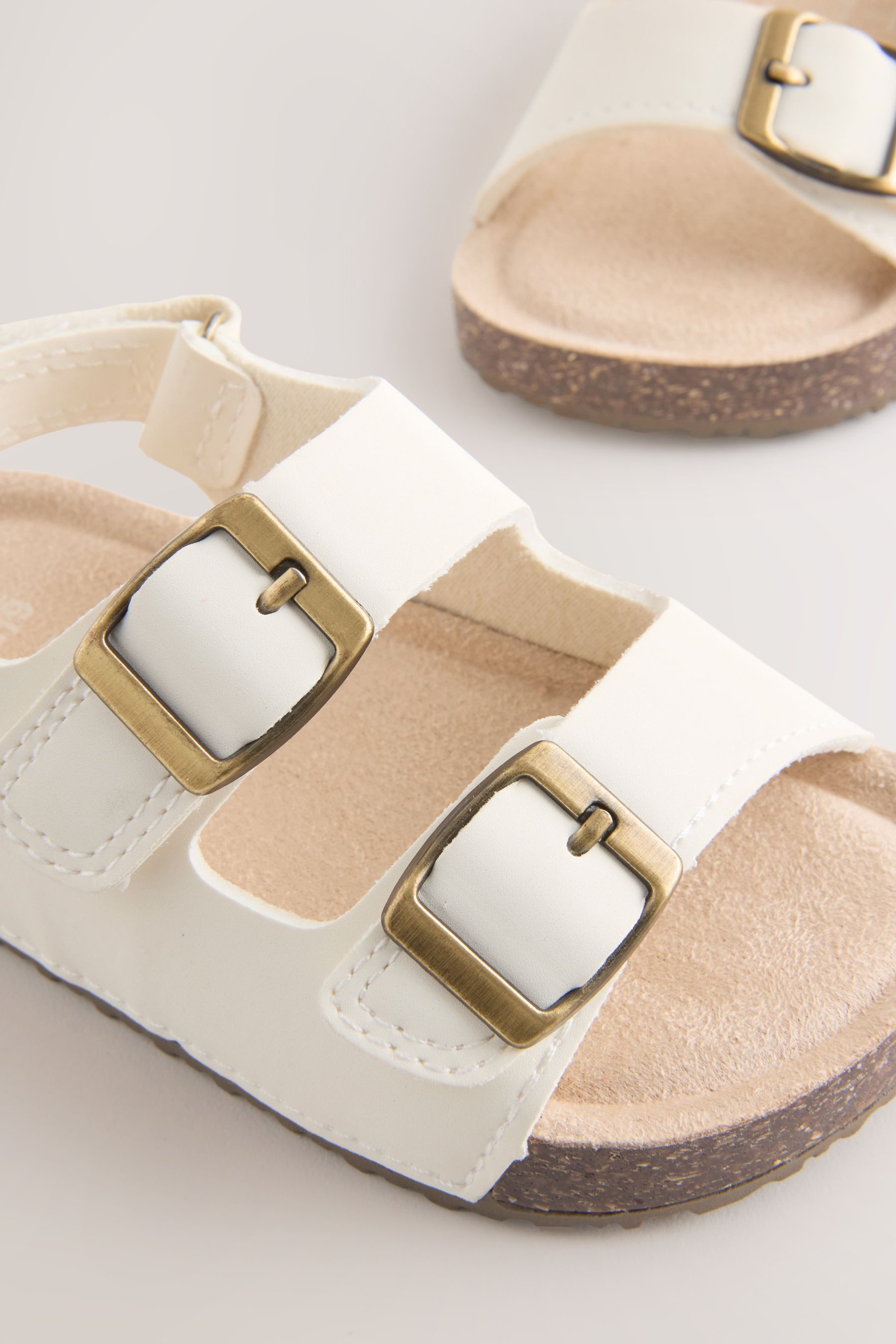 Next Sandalen mit zwei schmalen Riemchen + Kork-Fußbett Sandale – Bild 4 von 5