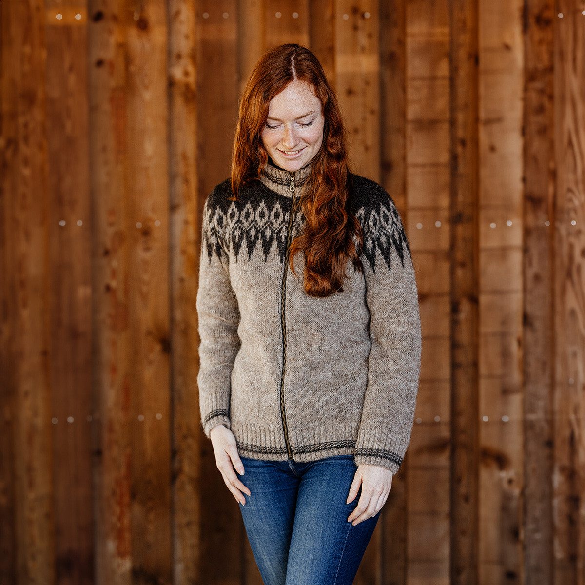 KIDKA Cardigan - Strickjacke für Damen / Herren - Farbe braun - aus rauer isländischer Wolle