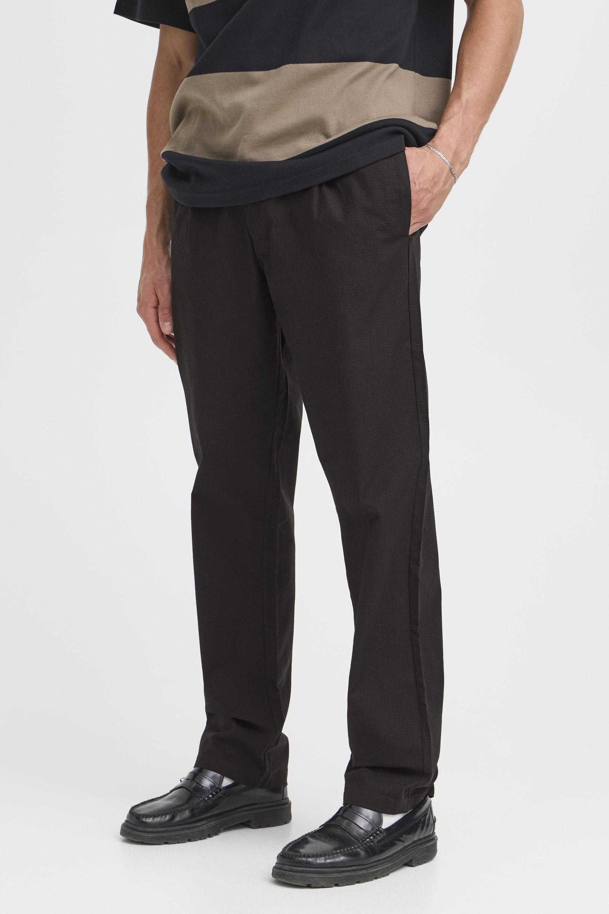 !Solid Chinohose SDLiam Klassische Stoffhose mit Bundfalten - Regular Fit günstig online kaufen