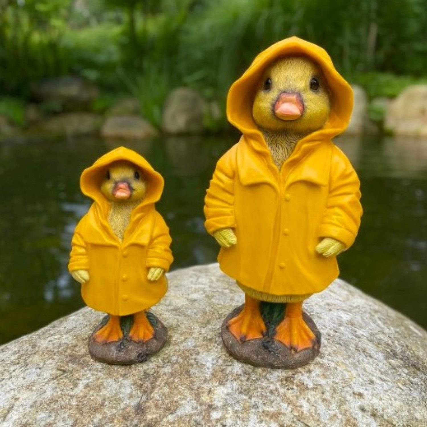 Online-Fuchs Gartenfigur für außen - süße Ente im Regenmantel - Teichdekoration, Figuren, (Ente im Regenmantel), aus Kunstharz (Polyresin) gefertigt - für den Innen- und Außenbereich