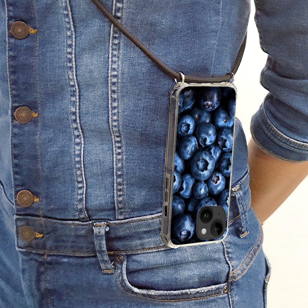 MuchoWow Handyhülle für Apple iPhone 14 Beeren - Blau - Obst, Tragbare Handyhüllen mit Kette zum umhängen, Handykette Handyband