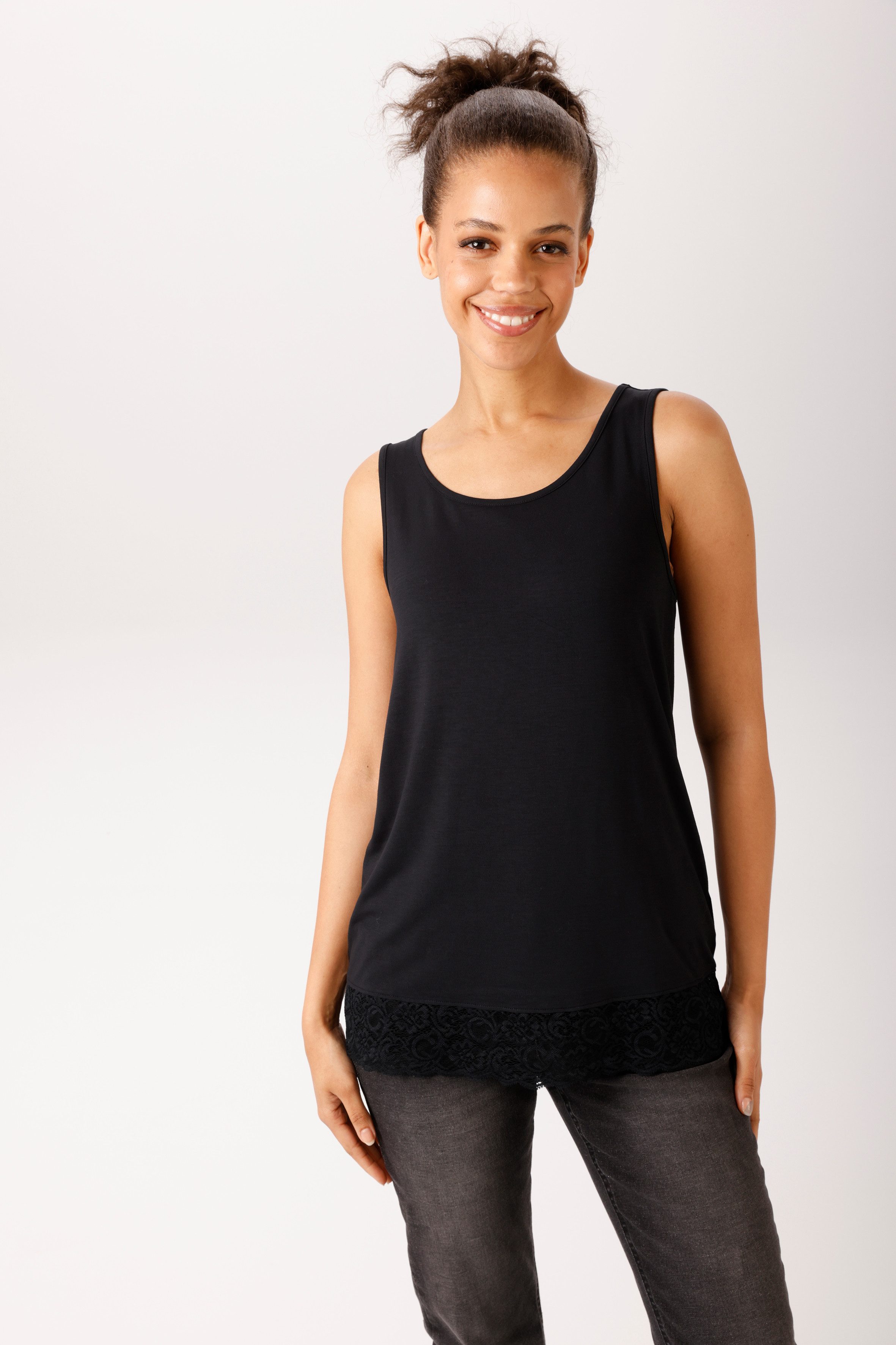 Aniston CASUAL Tanktop mit gewellter, elastischer Spitzenborte am Saum - NEUE KOLLEKTION