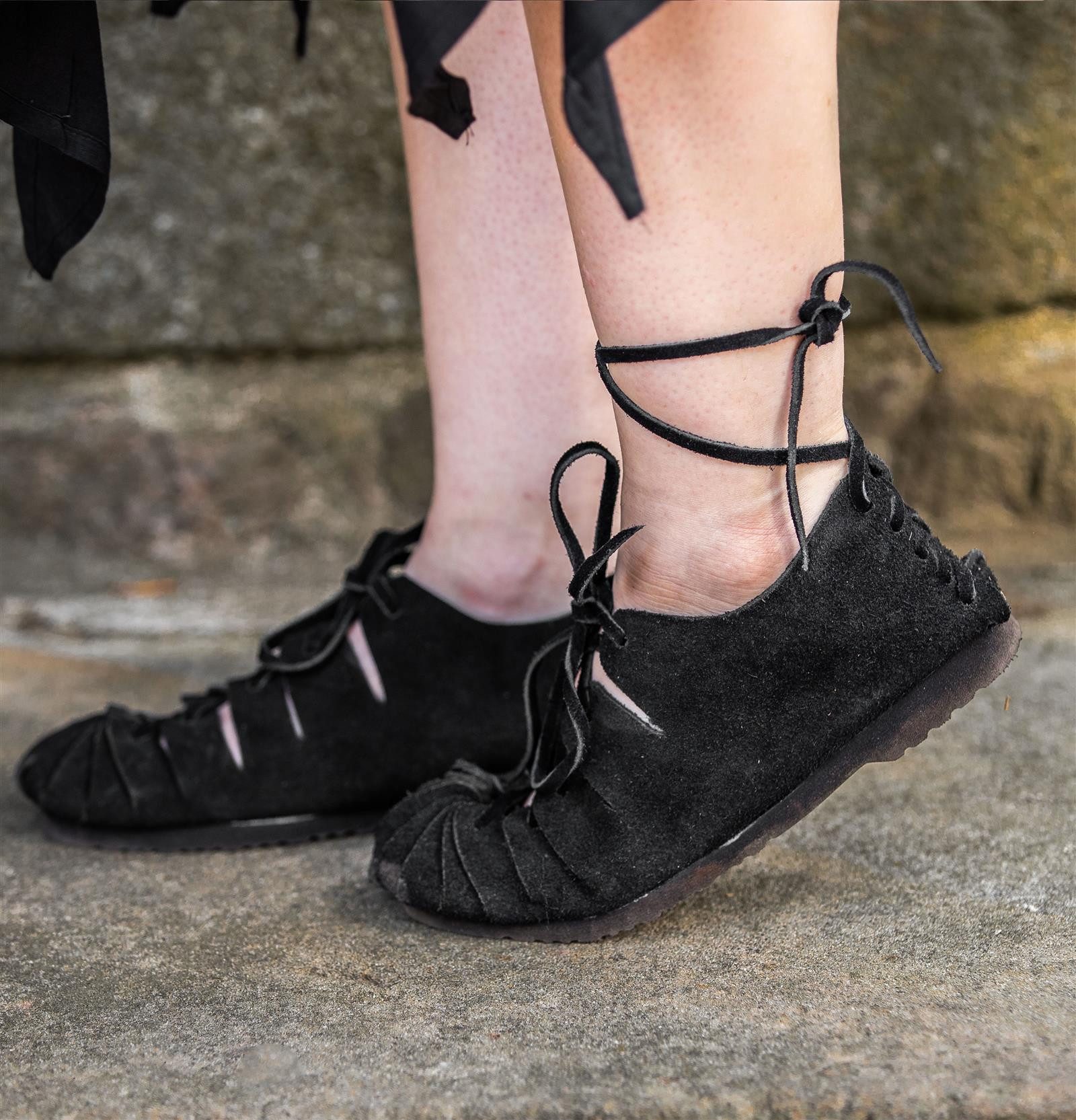 Leonardo Carbone Wikinger-Kostüm Bundschuhe aus Veloursleder, 4 mm dickes Leder, komfortable Gummisohle