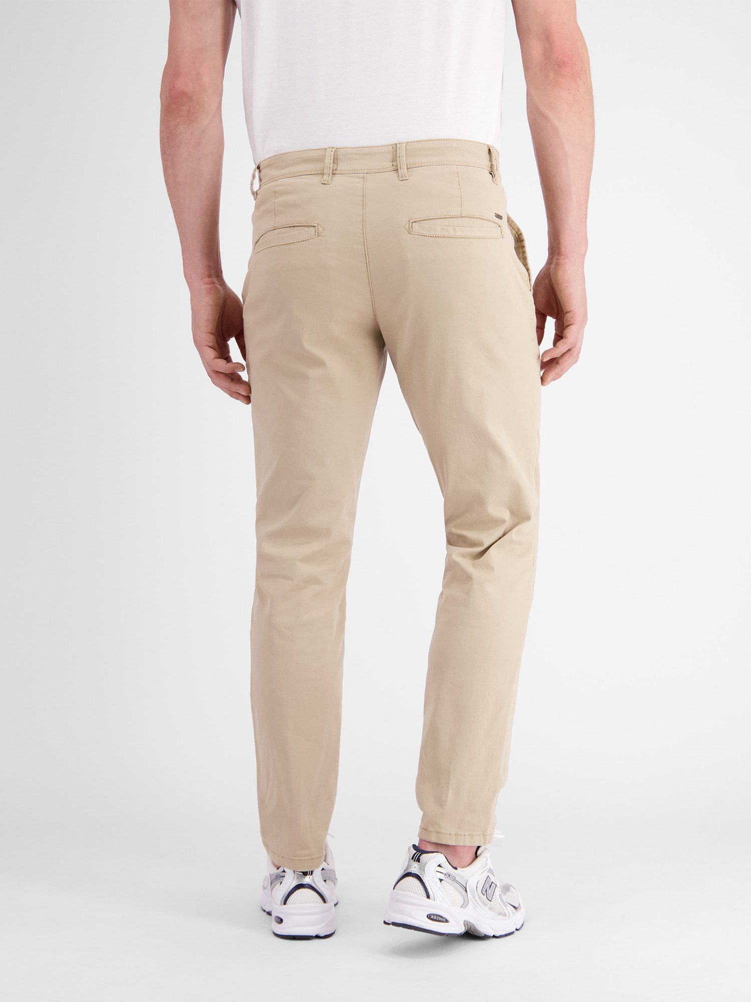 LERROS Chinohose Chino mit Stretchanteil, Comfort Fit Bequeme Herren Chinohose mit Stretch, bequem für Alltag und Büro – Bild 4 von 5