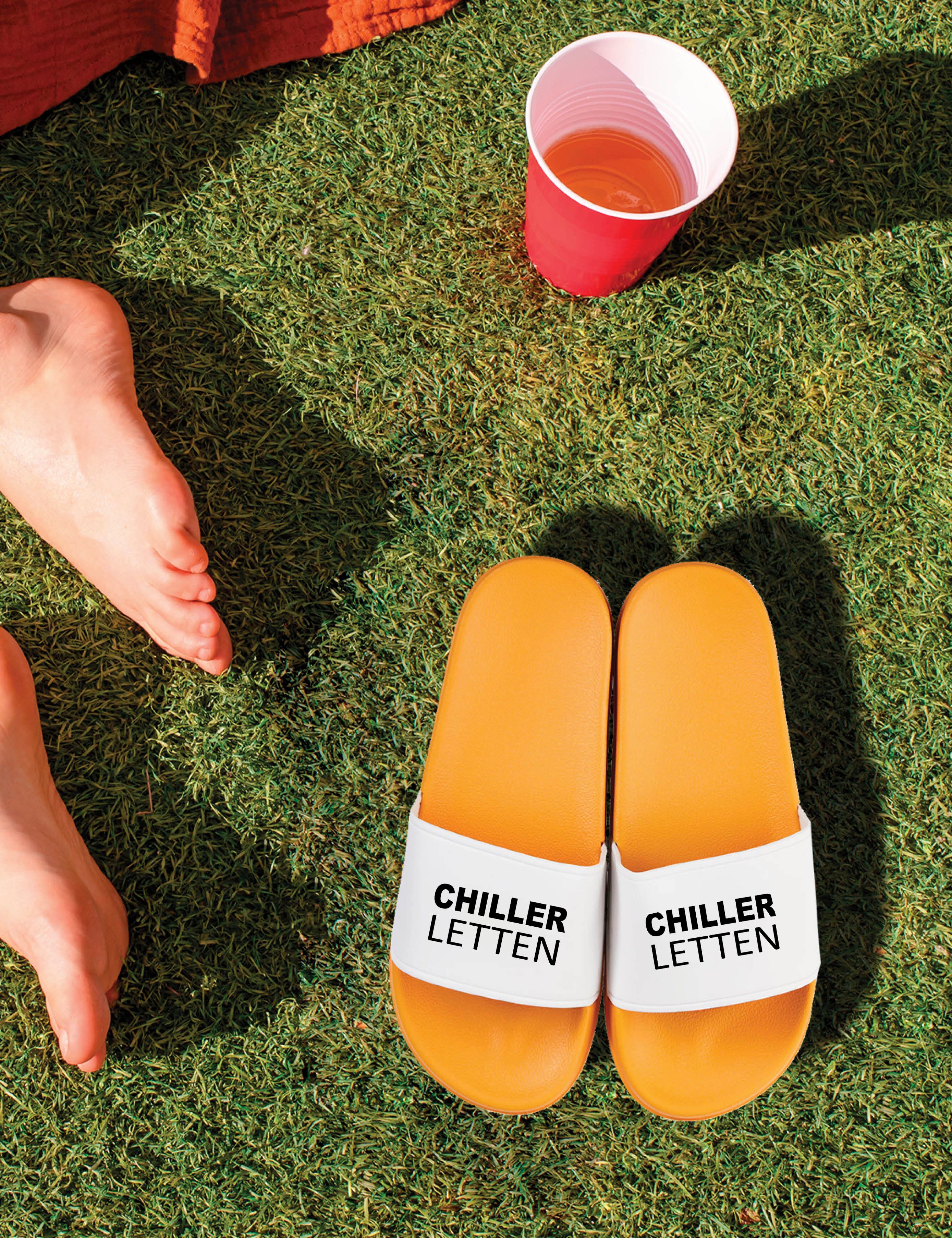 Youth Designz Herren Damen Badelatschen "Chiller Letten" Fun-Print lustig Geschenk Badeschuh mit witzigen Aufdruck für Männer und Frauen