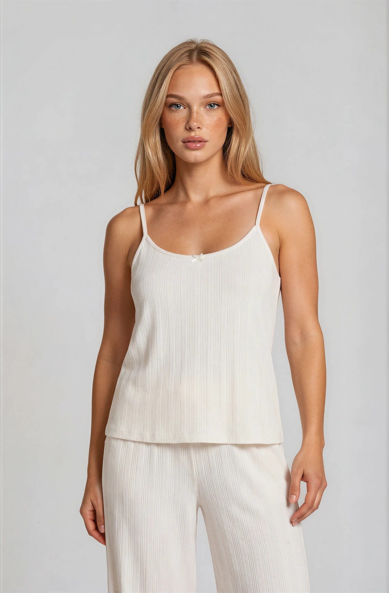 Mademoiselle Sommeil Pyjama Damen Schlafanzug mit Spaghettiträgern & langer Hose aus Pointelle 100% Baumwolle, Weiß, gefertigt in Polen – Bild 5 von 5