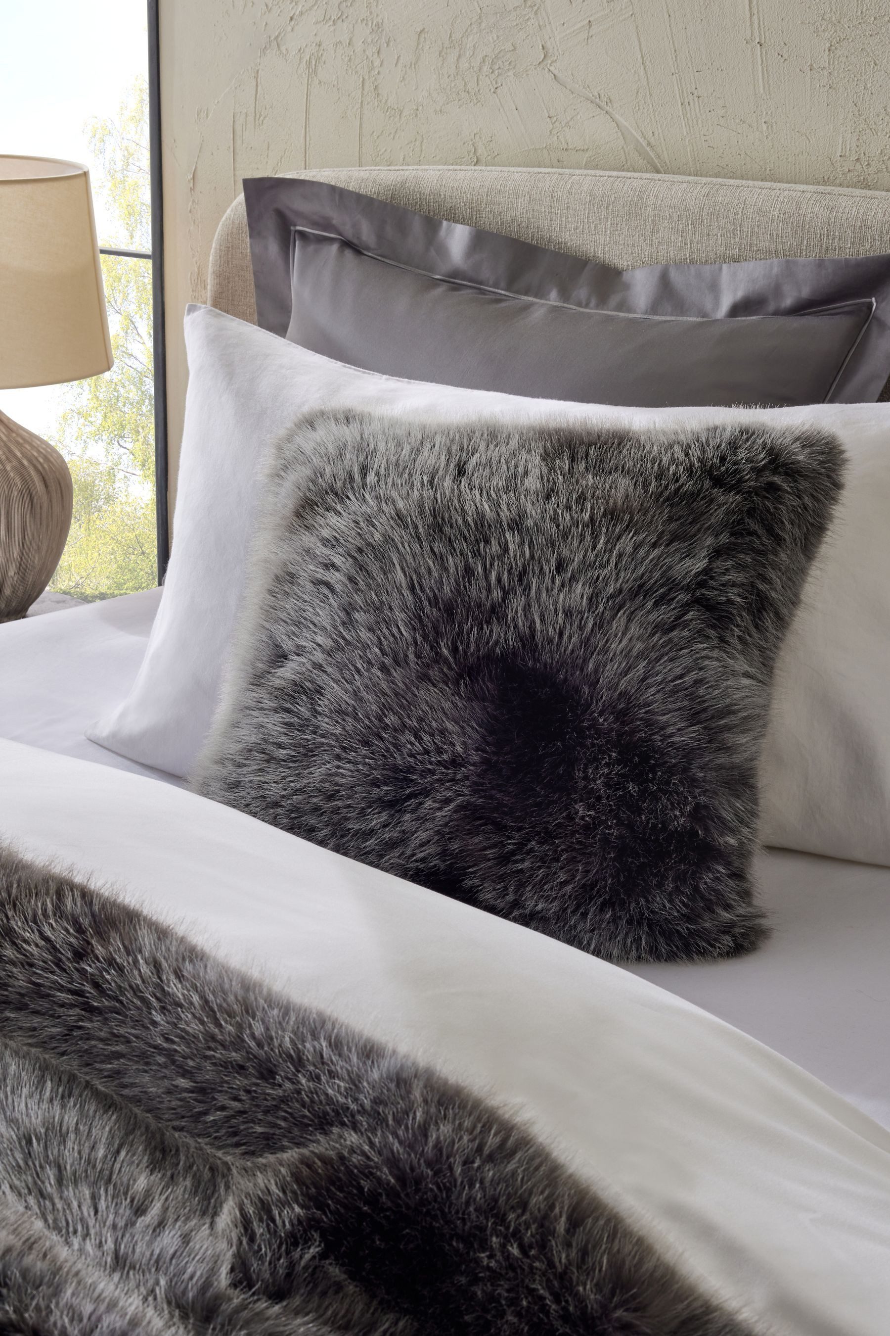 Next Dekokissen Loulou Kunstfellkissen – 43 x 43 cm