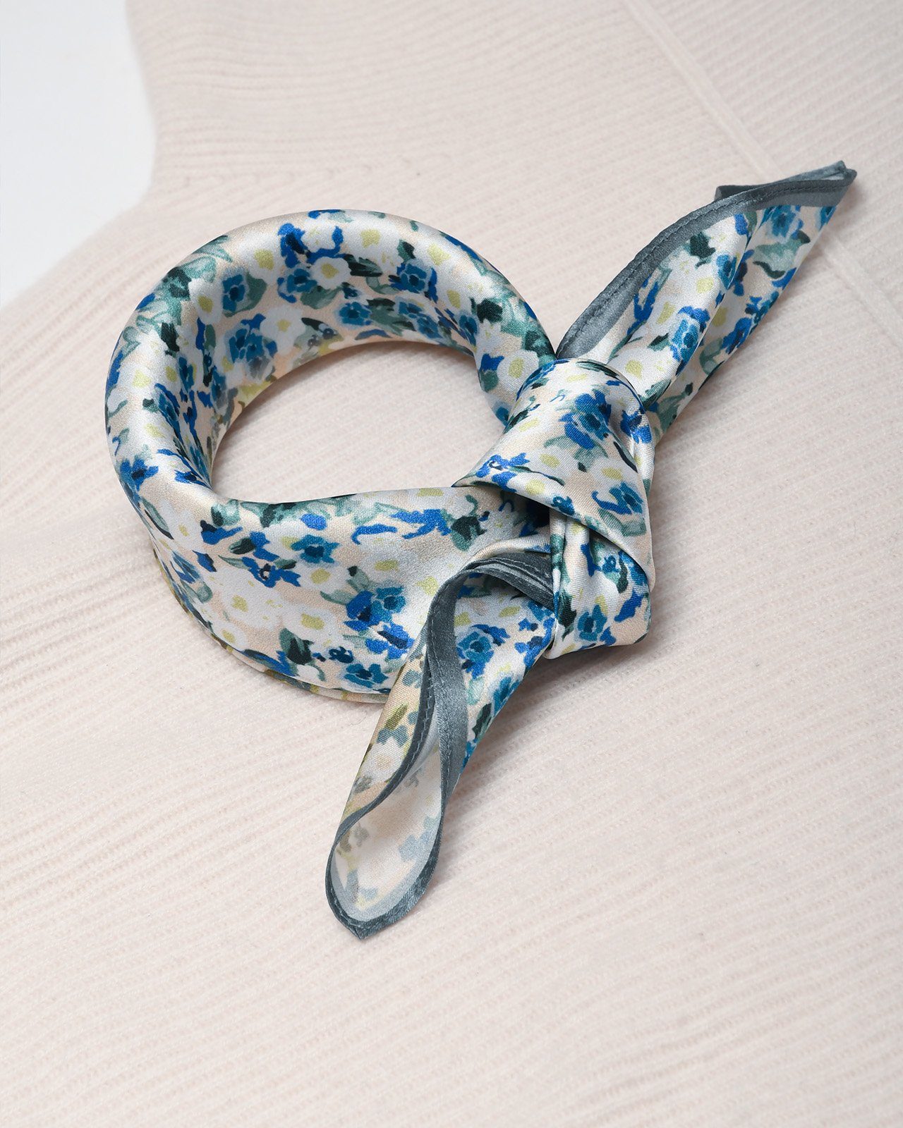 MayTree Seidentuch quadratisch, Millefleur 53x53 cm, blau, grau, Nickituch, günstig online kaufen