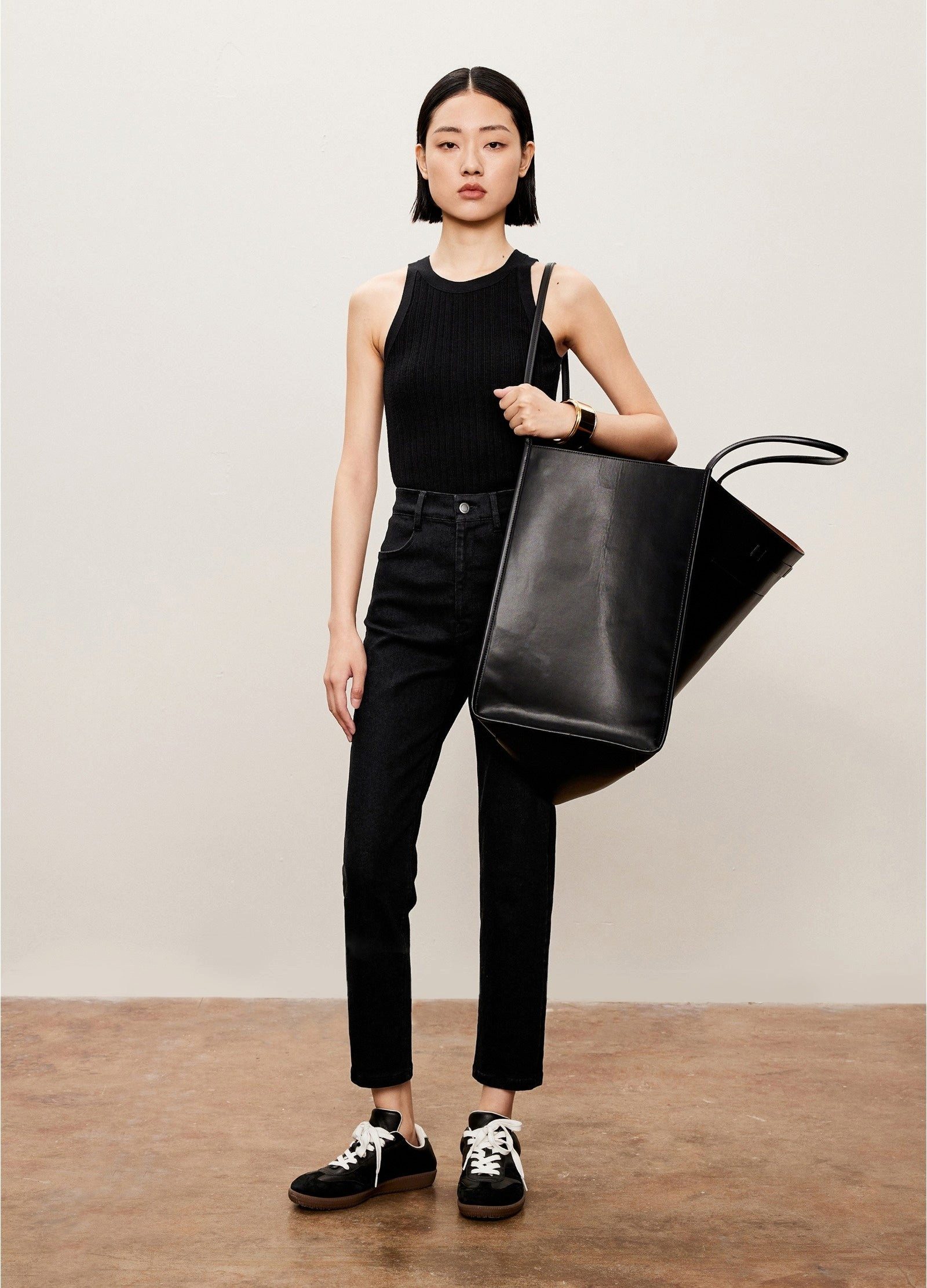 LESS Kurzarmshirt Damen Slim Stricktop mit edlem Kashmere Schwarz