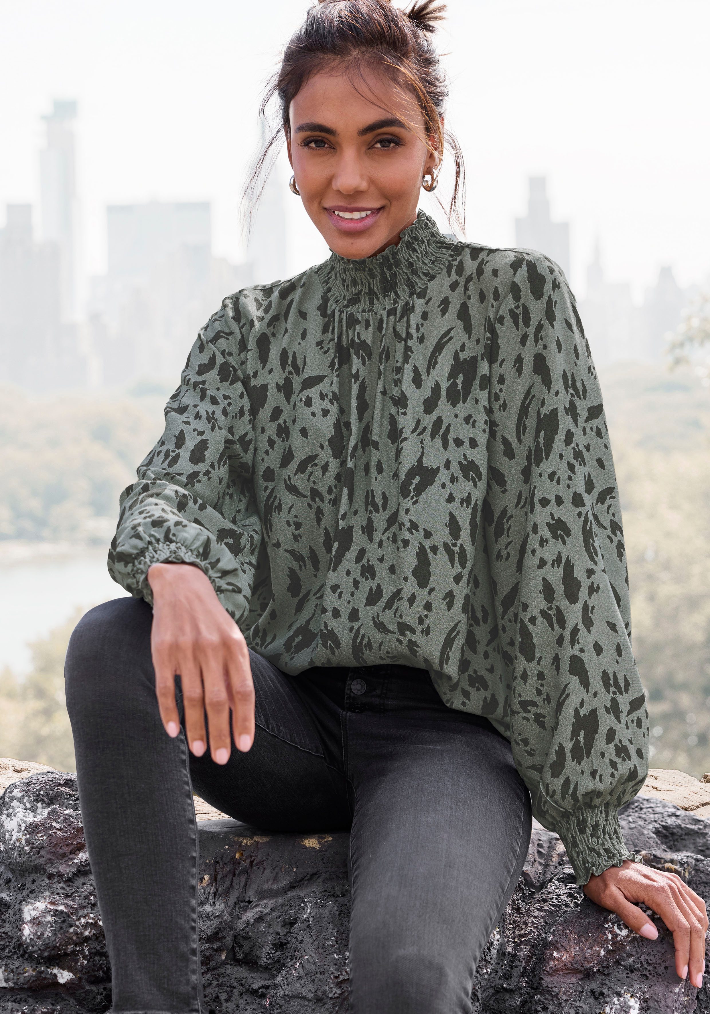 LASCANA Langarmbluse mit Animalprint, Leo-Optik, elegante Druckbluse, modisch