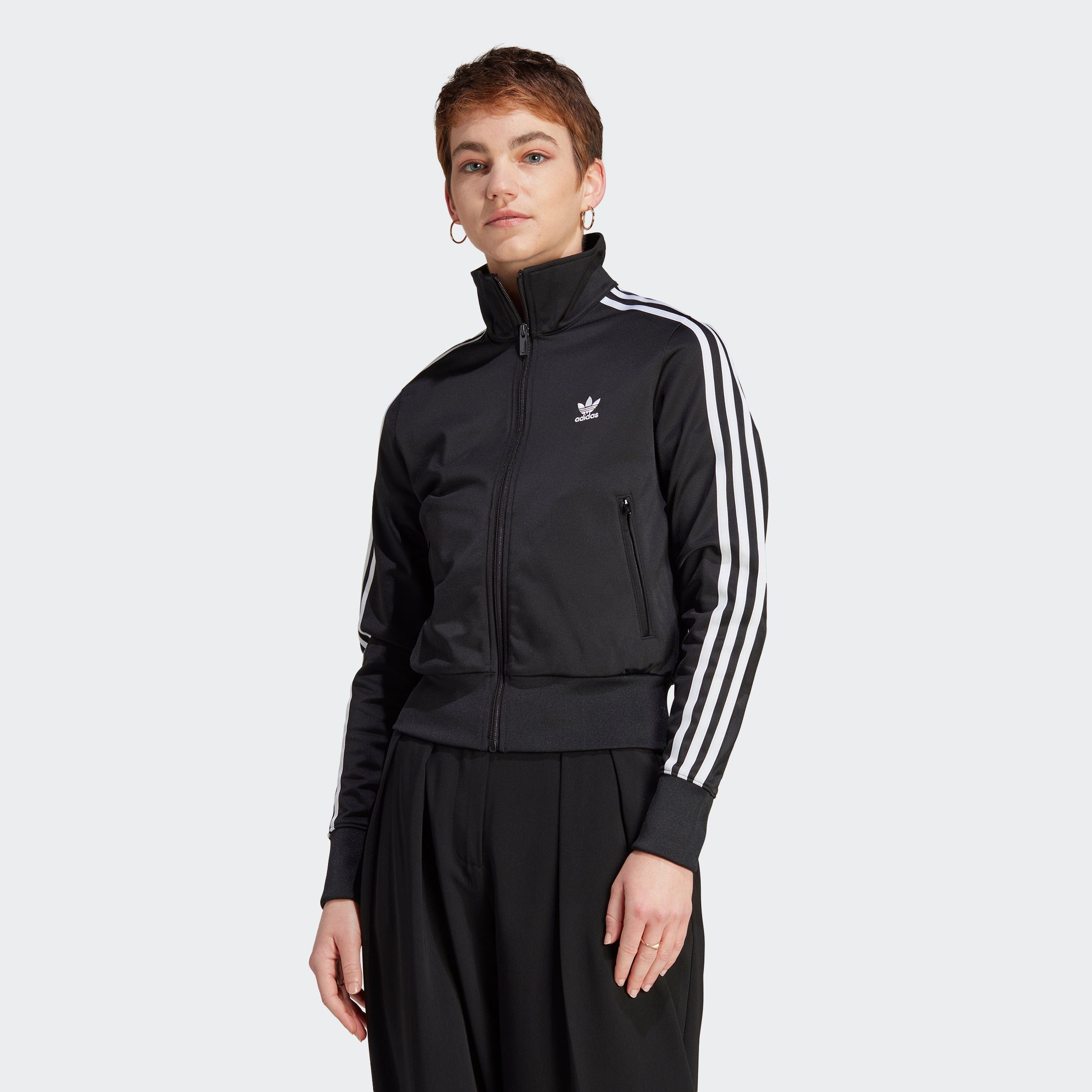 adidas Originals Outdoorjacke mit Top stylishe, recycelten TT, Track Materialien Dieses FIREBIRD ist bequeme