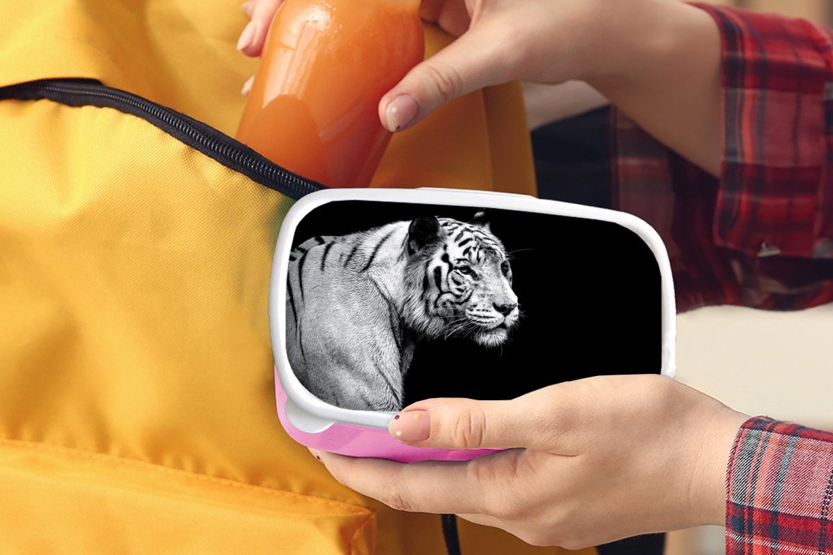 Tigers Kinder, Kunststoff, Hintergrund, schwarzem weißen Lunchbox MuchoWow Brotdose Mädchen, rosa für Erwachsene, Kunststoff eines Studioaufnahme Brotbox Snackbox, (2-tlg), auf