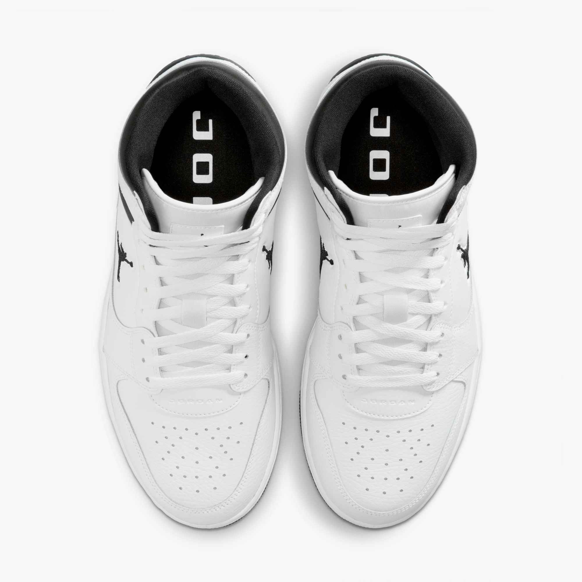 Jordan Jordan Court Connect Mid Sneaker inspiriert vom Look des Air Jordan 1