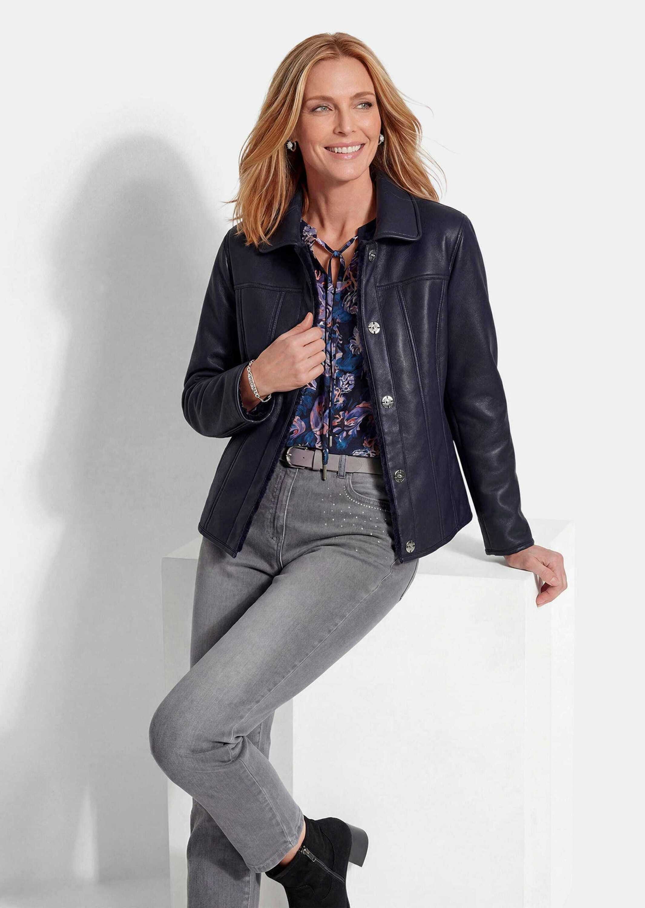GOLDNER Winterjacke Kurzgröße: Wendejacke in Fell- und Lederoptik Hüftlanges 2-in-1-Modell mit Umlegekragen und Druckknopfleiste – Bild 4 von 5