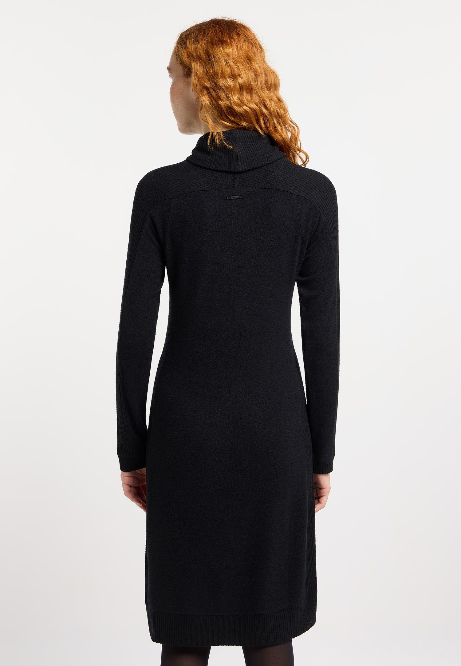 Ragwear Strickkleid PEONA Label-Applikation am Saum für den unverkennbaren ragwear-Look