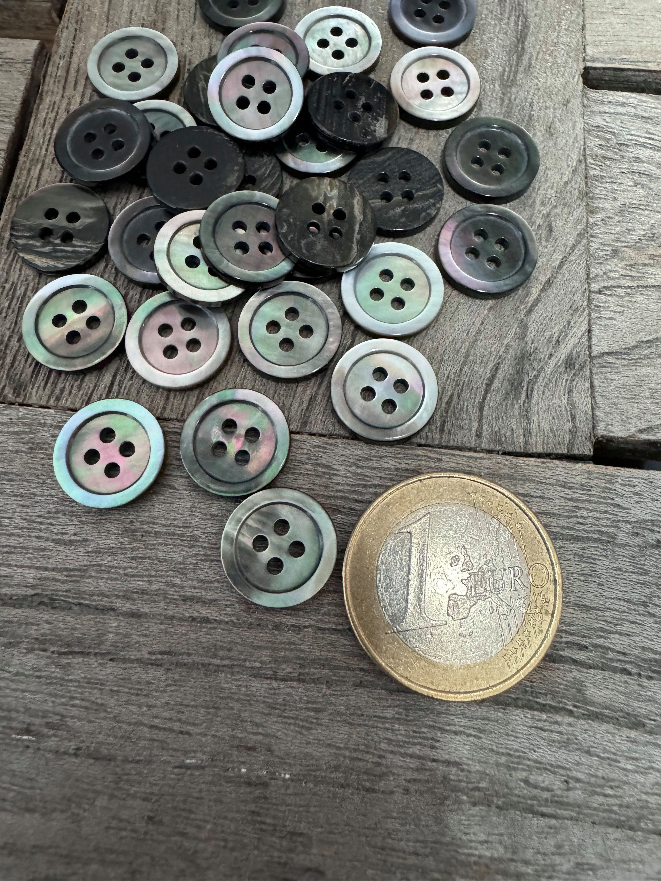 Hartmann-Knöpfe Knopf 10 Stück grau schimmernde Perlmuttknöpfe 4 Loch für Bluse oder Hemd