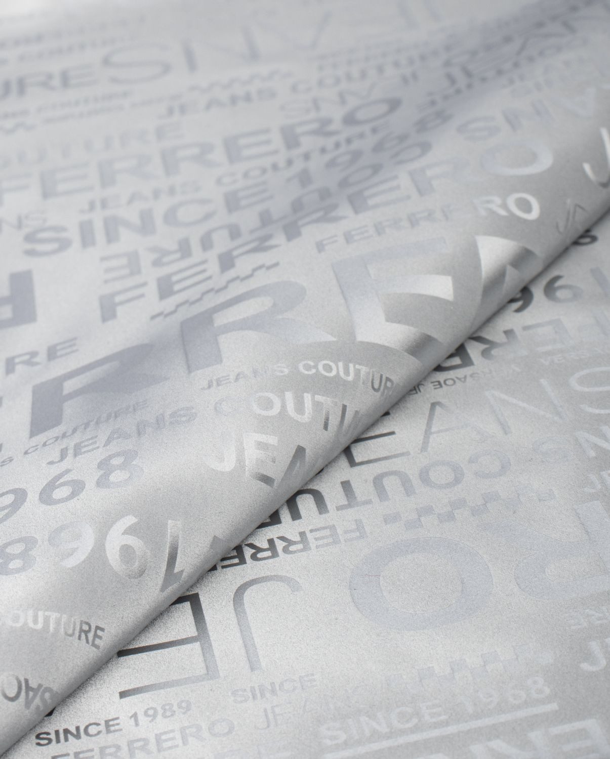 STM Company Kittelschürze Schürze "Letters" mit Lederdetails & Metallapplikationen, (mit Taschen, für Friseure, Kosmetikerinnen), Trendige Berufsschürze für Friseure & Beauty-Profis