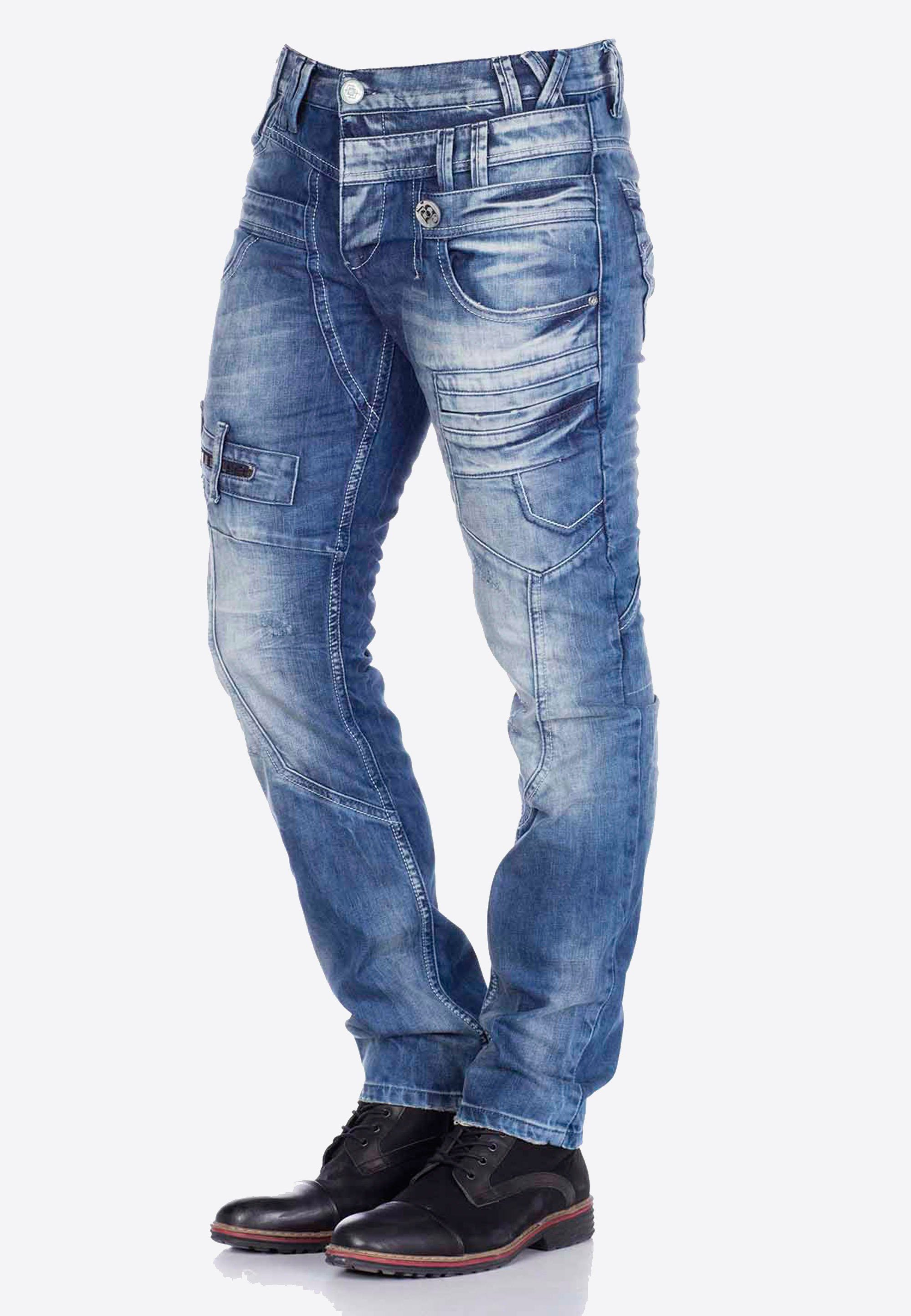 Cipo & Baxx Bequeme Jeans mit coolen Zier-Elementen