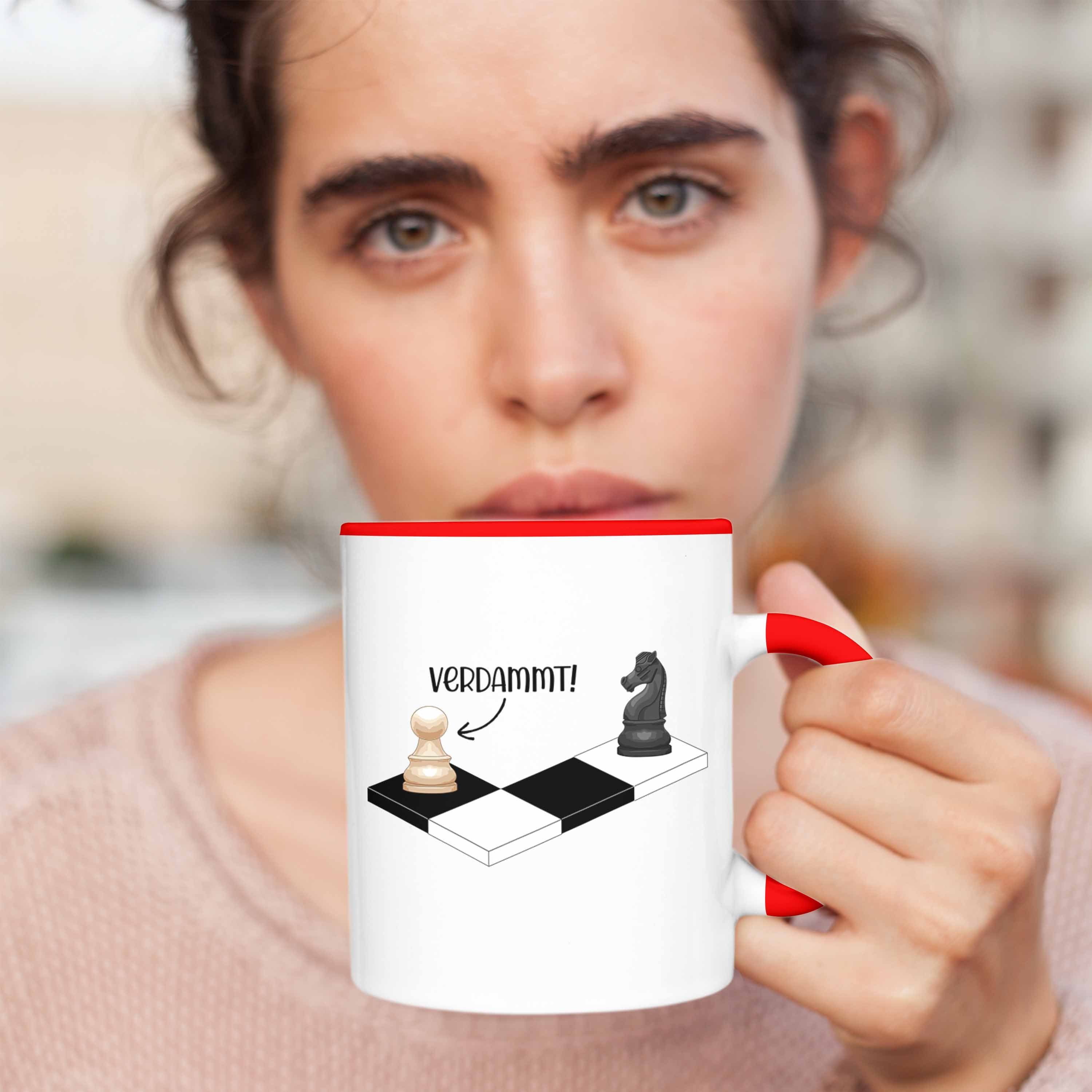 Trendation Tasse Trendation - Lustig Schachspieler Rot Tasse Kaffeetasse mit Geschenk Schachfiguren Grafik Schach Geschenkidee