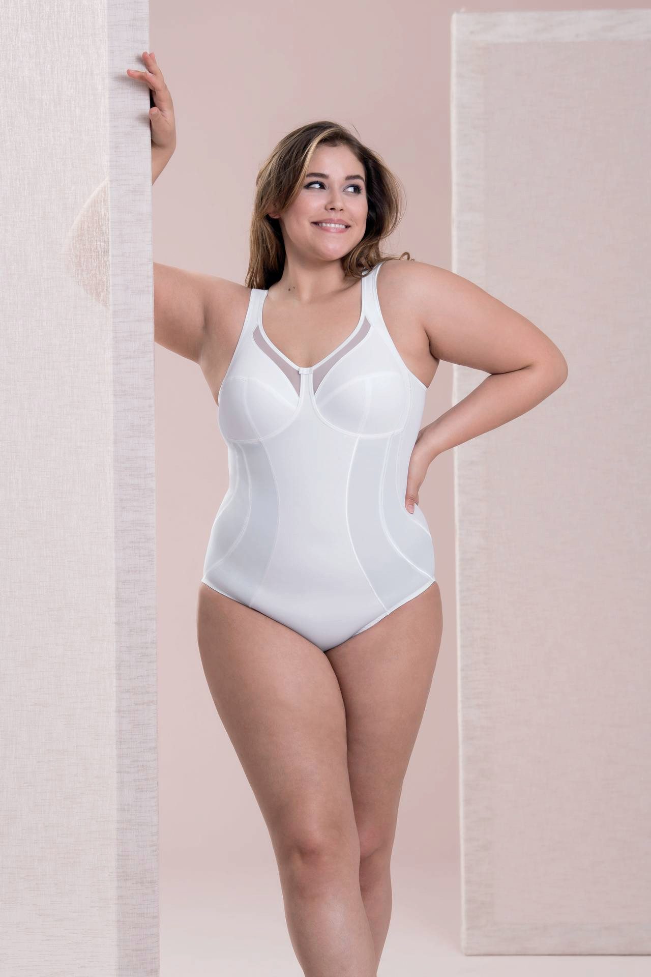 Anita since 1886 Miederbody Clara ohne Bügel, gefütterte Cups, figurformend, feminin, Polyamidmix