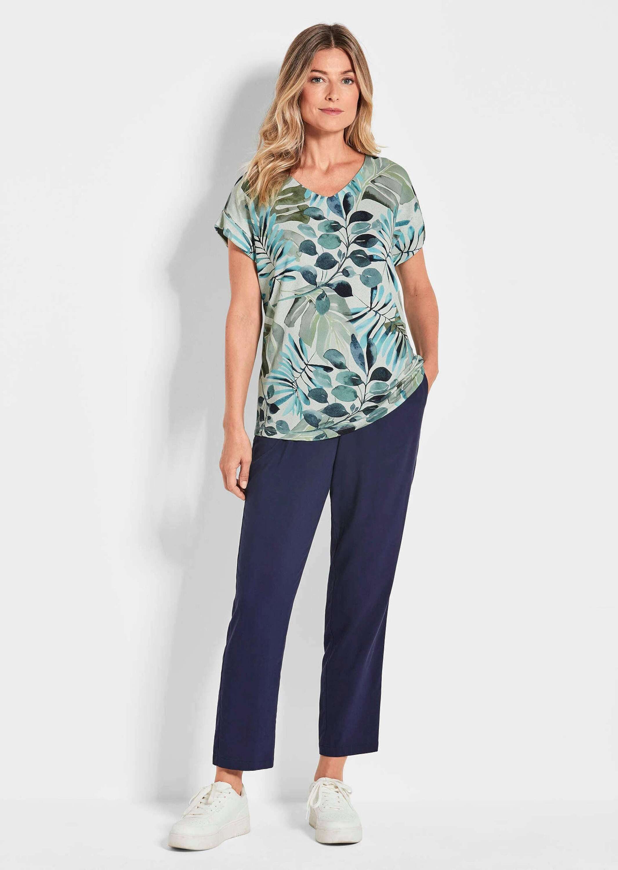 GOLDNER T-Shirt Sommershirt mit Print, V-Ausschnitt Florales Muster, V-Ausschnitt, sportiver Ärmelaufschlag
