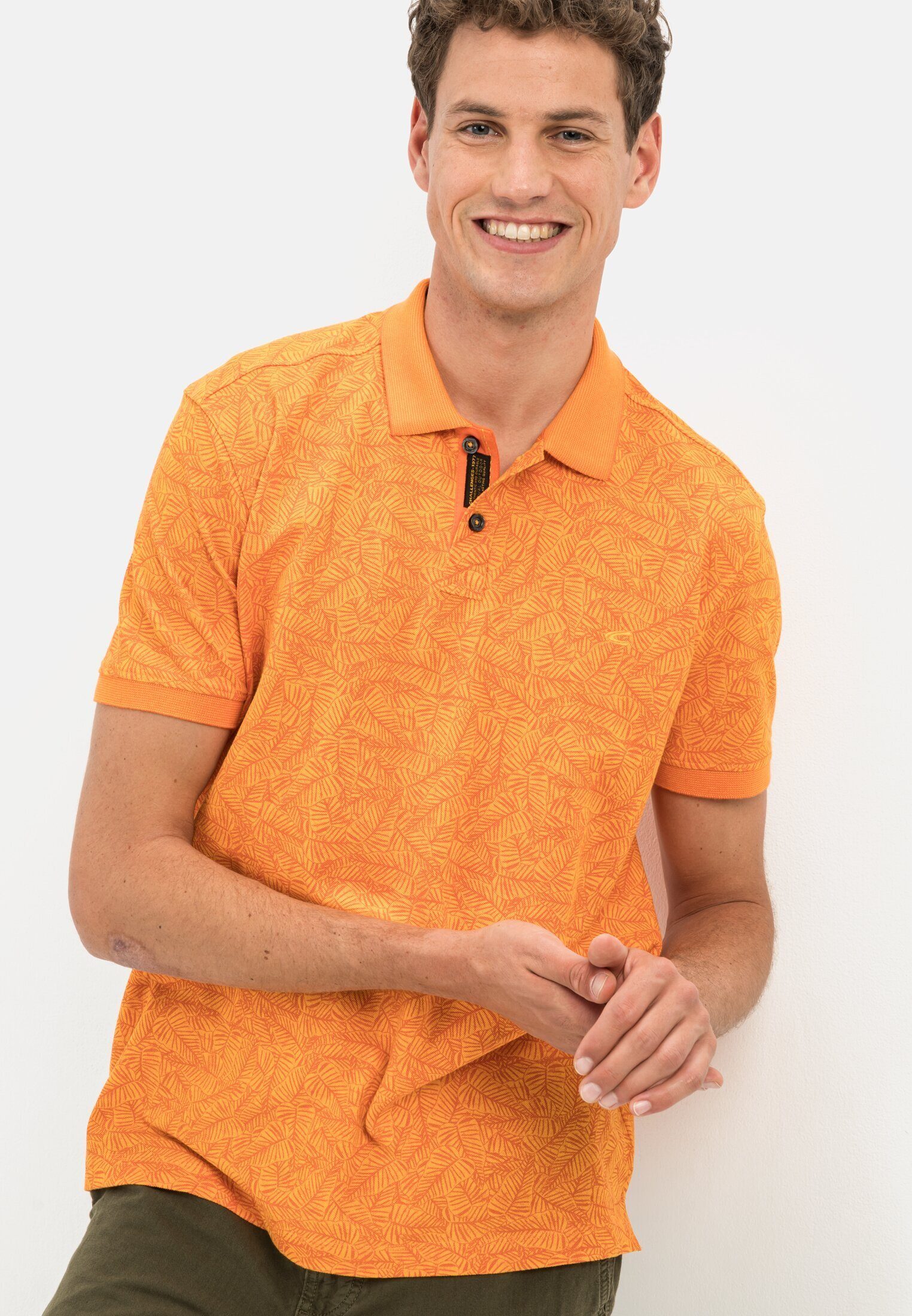 Orange Poloshirt Allover mit camel Print Shirts_Poloshirt active