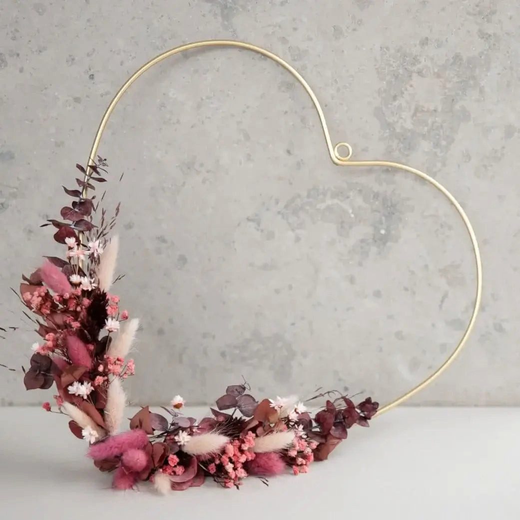LYKKE & You Dekokranz Liebeserklärung in Blüten: Goldenes Herz mit Trockenblumen in Rosa und