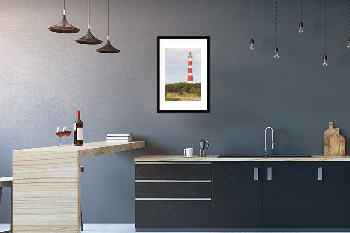 MuchoWow Poster Insel - Leuchtturm - Niederlande, (1 St), mit Rahmen, Kunstdruck, Gerahmtes Poster, Schwarzem Bilderrahmen