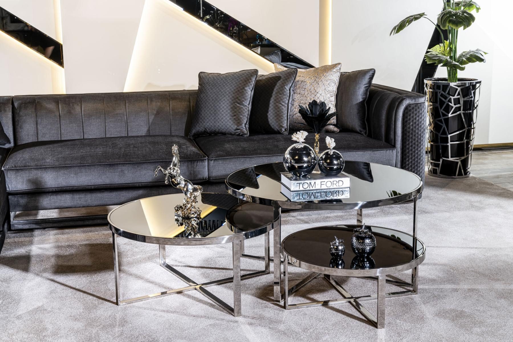 JVmoebel Couchtisch Elegante Couchtischgruppe aus grauem Holz mit stabilen Metallfüßen (Set, 3-St., 3x Couchtisch), Made in Europa