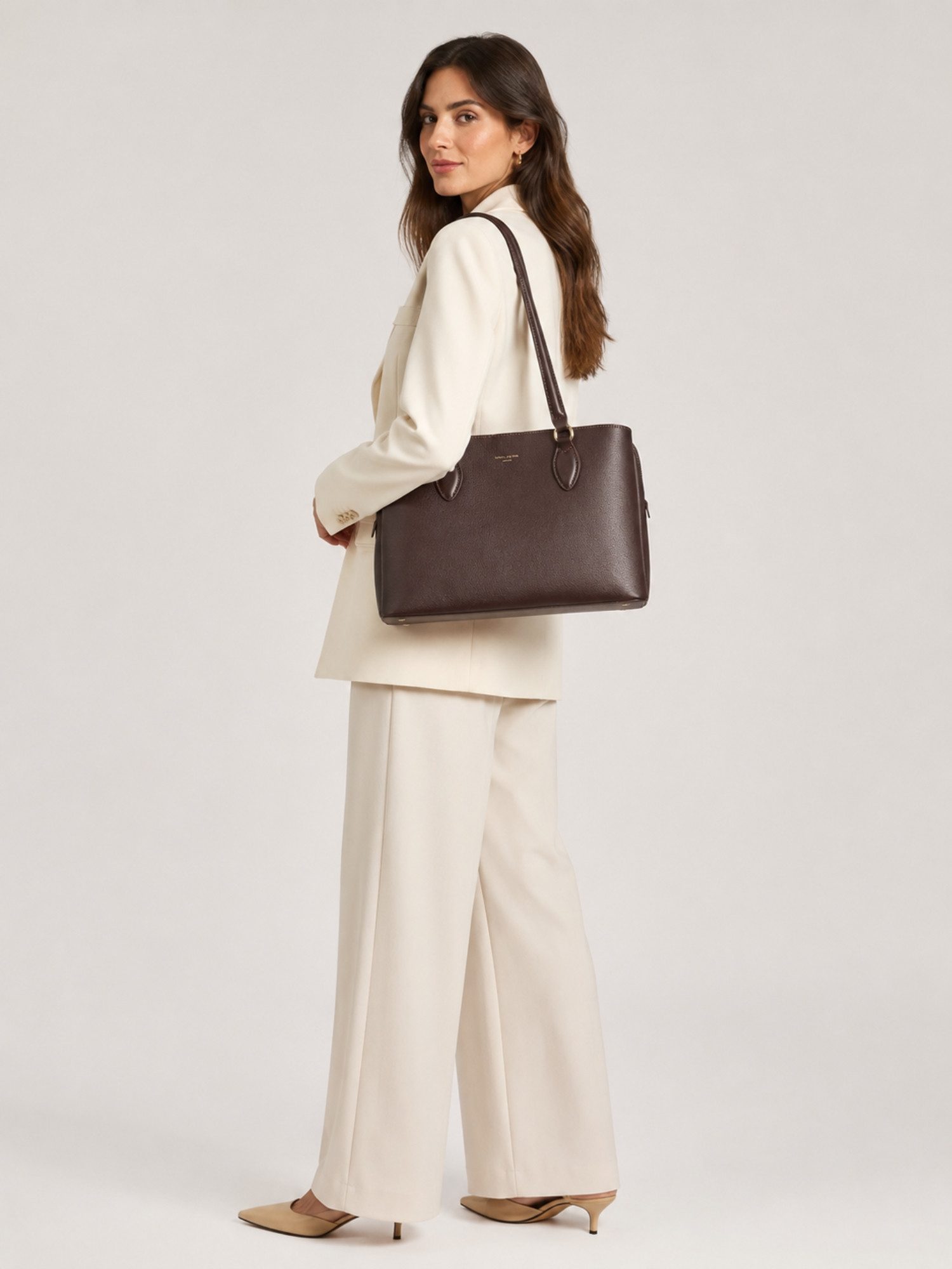David Jones Schultertasche David Jones Signature Executive Tote, Großes Fassungsvermögen, formstabil, hochwertige Kunstleder-Optik.
