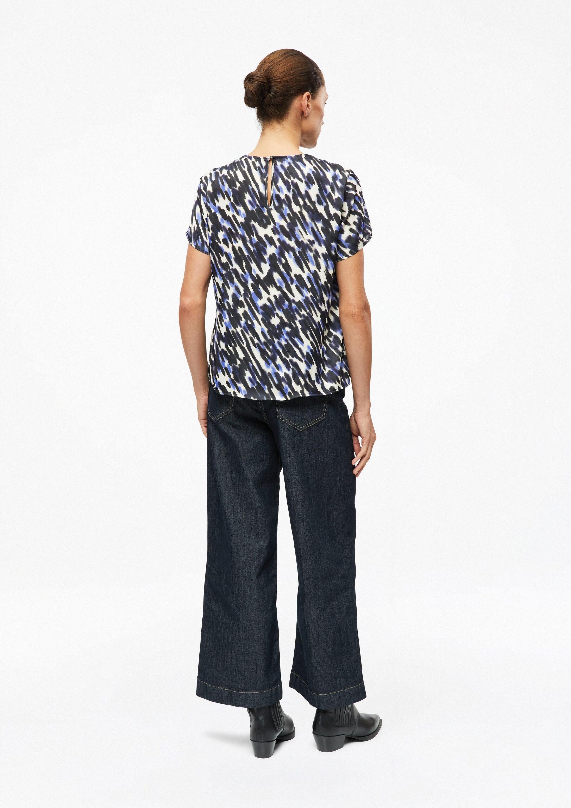 s.Oliver Kurzarmbluse Bluse Satinierte Bluse mit Falten-Detail und Knopfverschluss