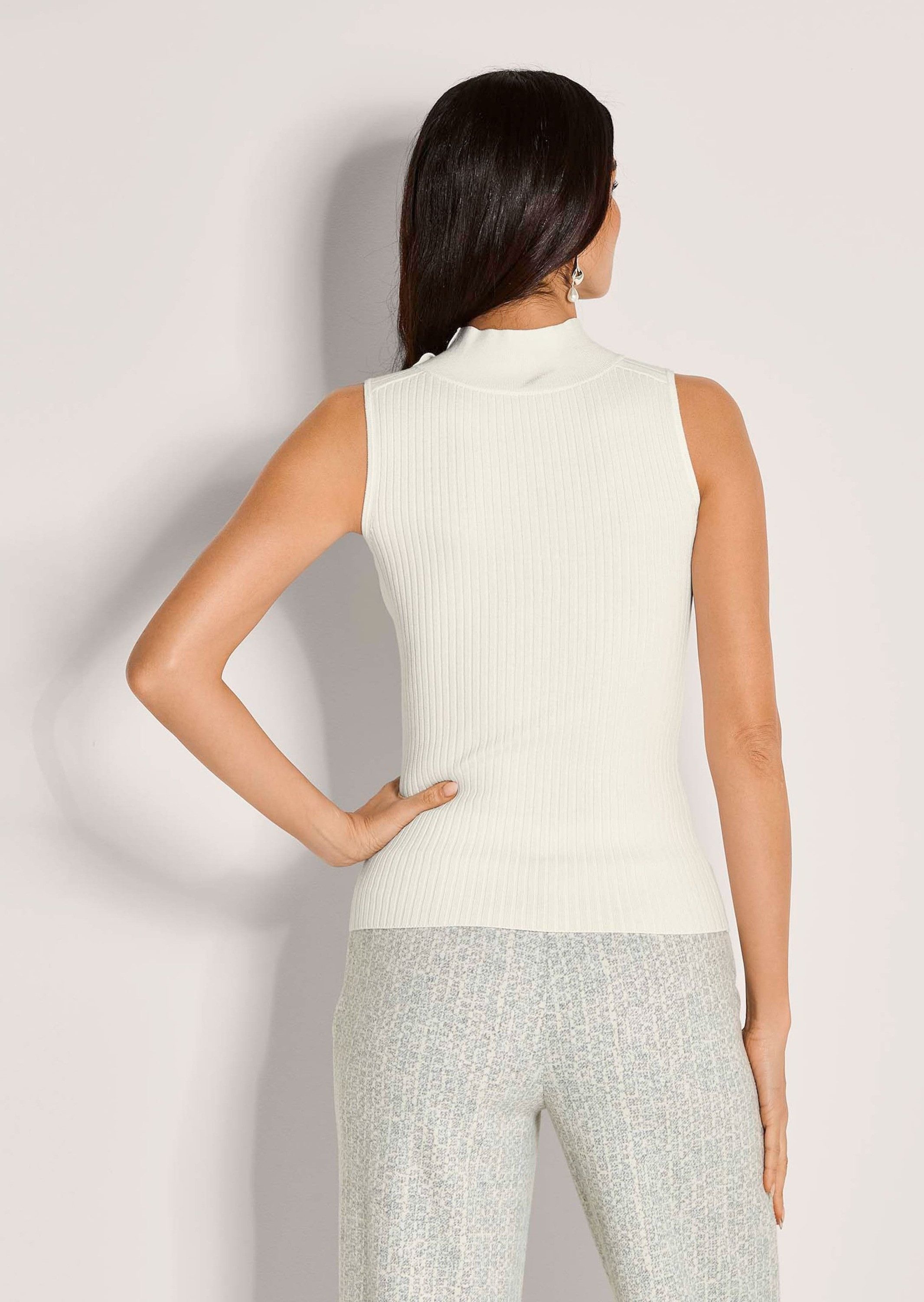 MADELEINE Strickpullover Elegantes Rippstricktop ohne Ärmel Strickpullunder mit Stehkragen und Zierspangen